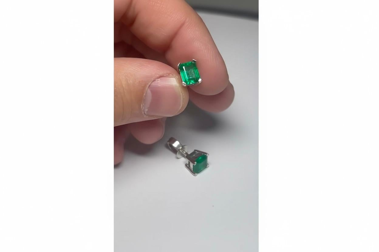 Emeralds Maravellous 2.09 Carat Fine Colombian Emerald Stud Ears 18K Unisexe en vente