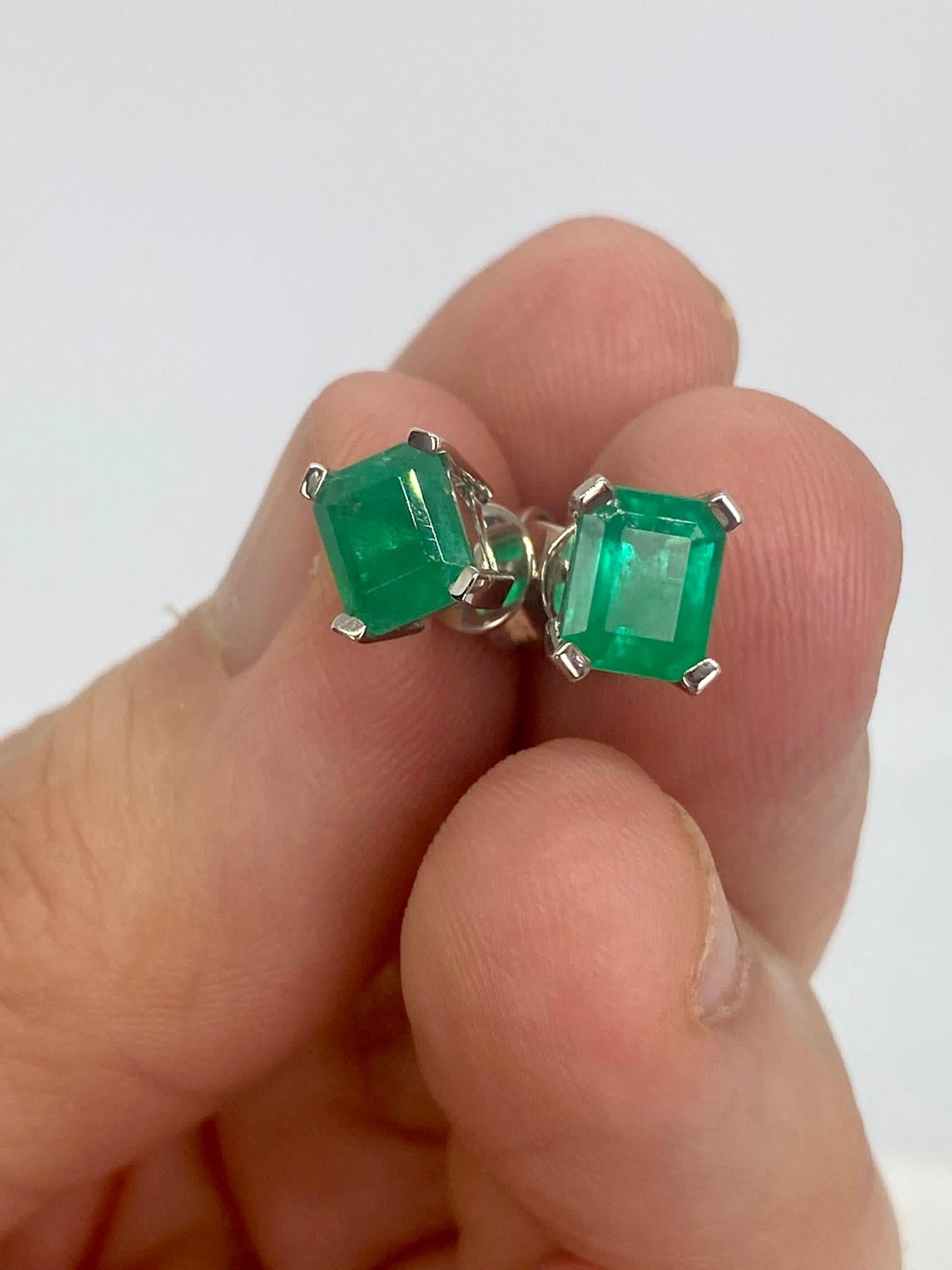 Contemporary Emeralds Maravellous 2.09 Carat Fine Colombian Emerald Stud Earrings 18K For Sale