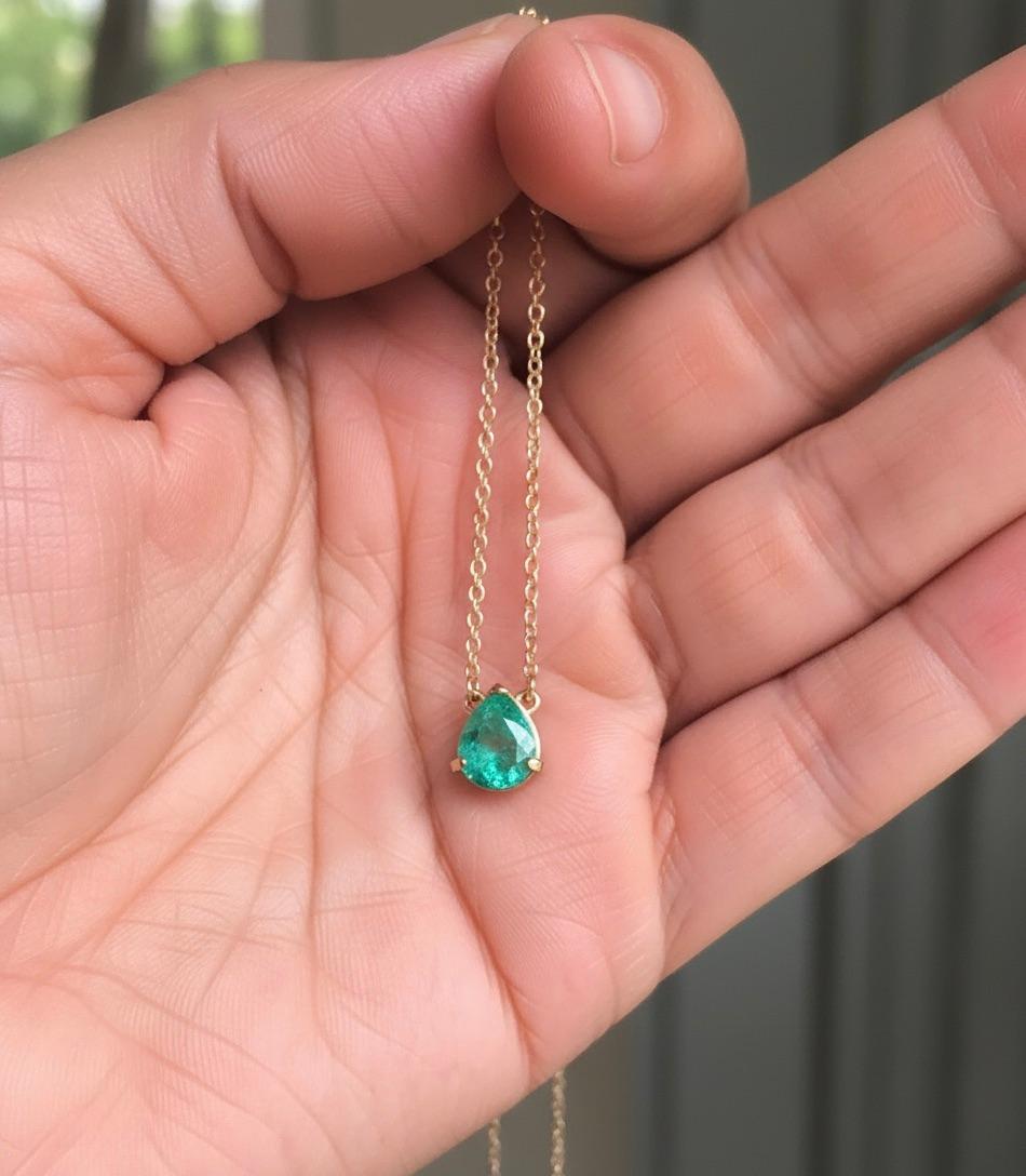 Smaragdringliche 2,25 Karat kolumbianischer Smaragd Solitär Anhänger Halskette 18K (Kunsthandwerker*in) im Angebot