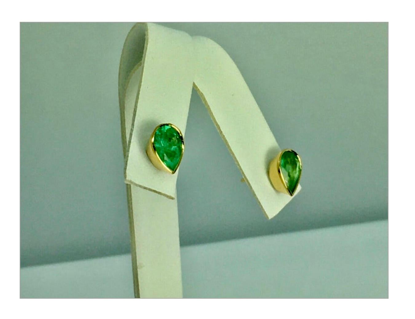 Colombian Emerald Solitaire Stud Earrings Pear Cut. Great for everyday wear!
Primary Stones: 100% Natural Colombian Emeralds
Shape or Cut : Pear Cut
Average Color/Clarity : Fine Medium Green/ Clarity VS
Total Weight : 2.40 carats 
 Other Stone:
