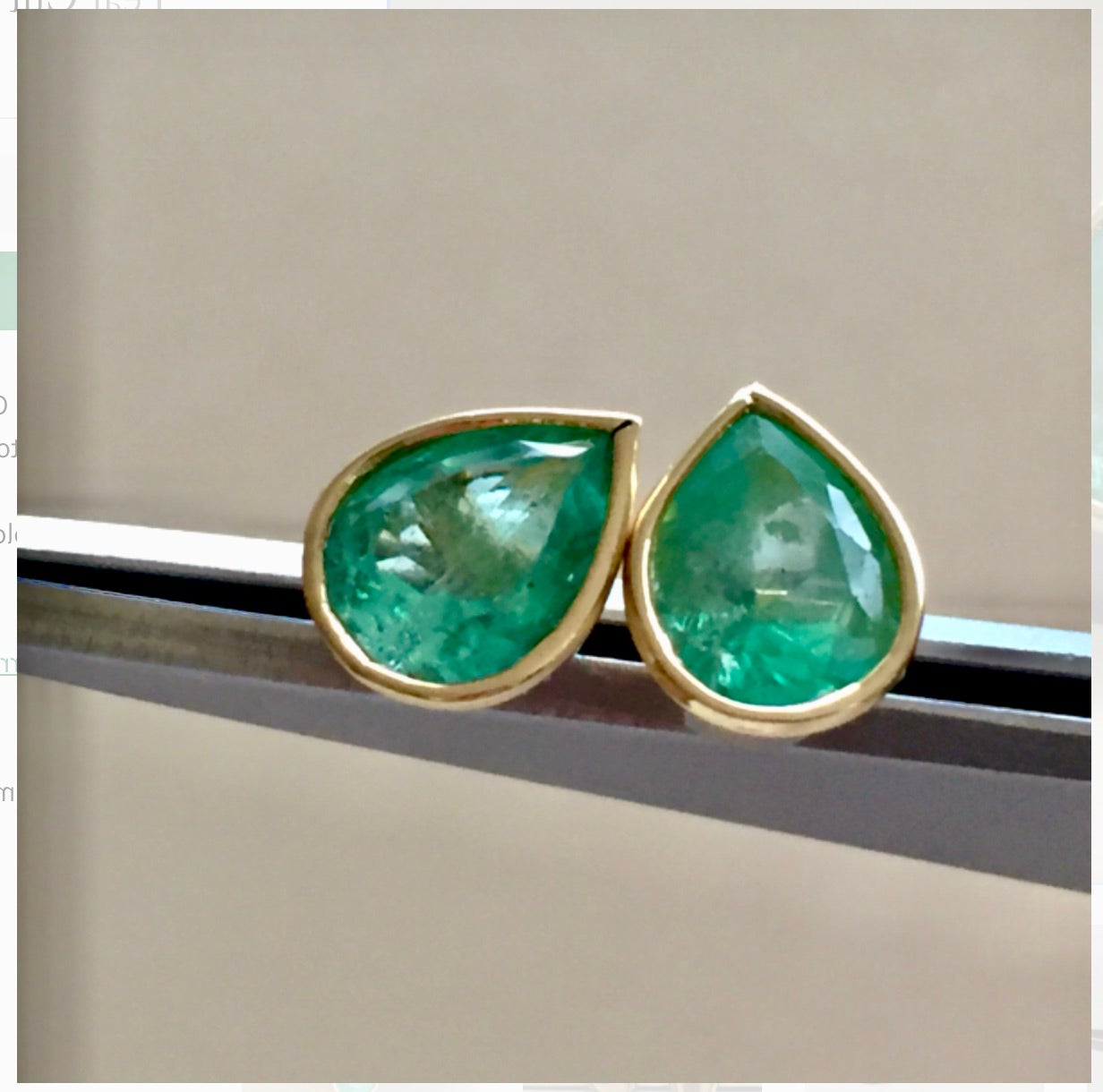 Emeralds Maravellous 2.40 Carat Natural Colombian Emerald Pear Cut Earrings 18K Unisexe en vente