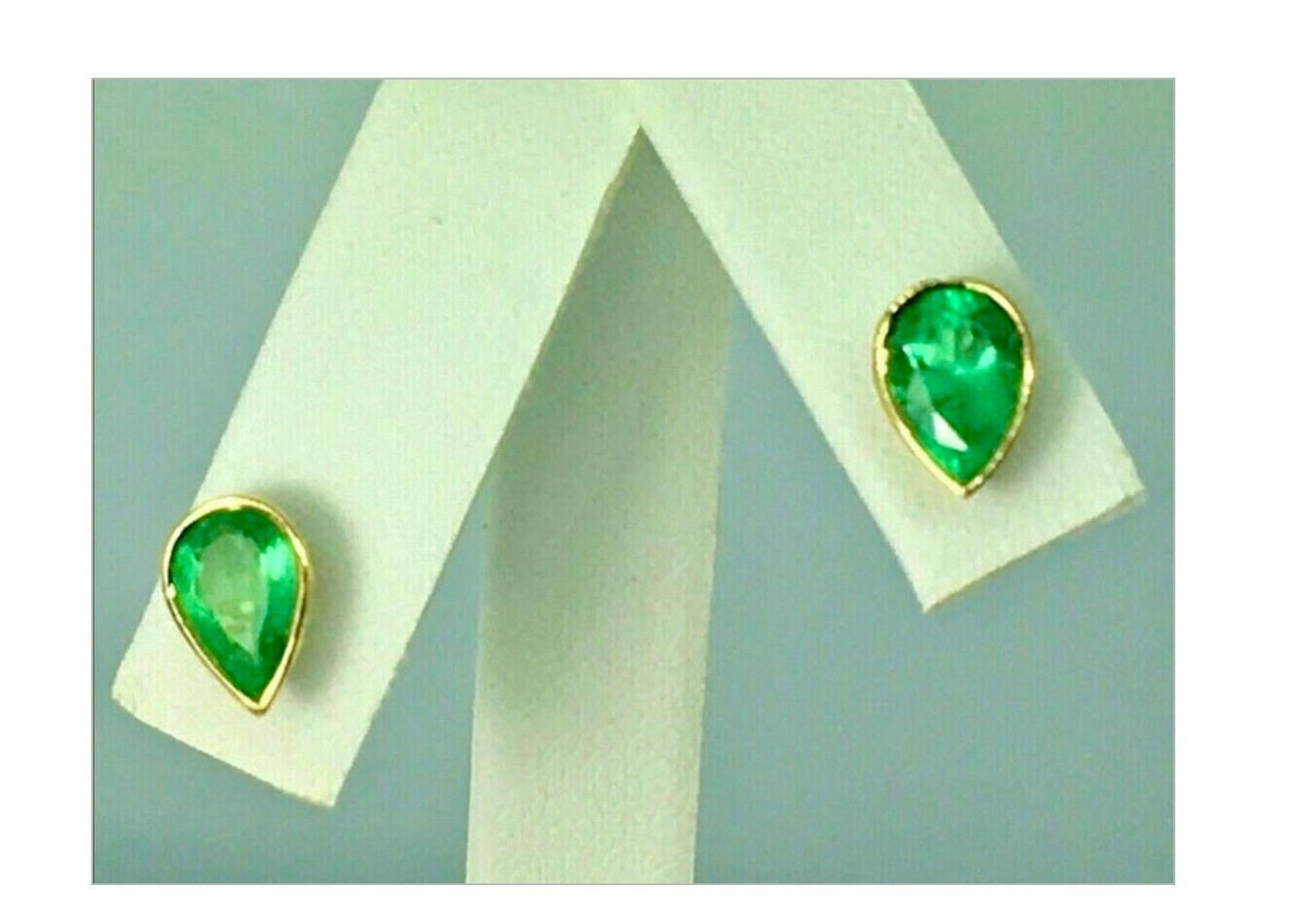 Emeralds Maravellous 2.40 Carat Natural Colombian Emerald Pear Cut Earrings 18K For Sale 3