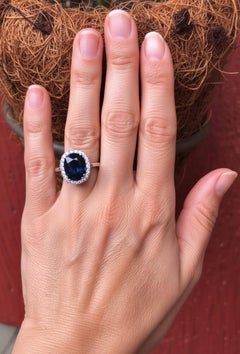 Emeralds Maravellous 6.31 Carat Natural Blue Sapphire Diamond Ring
