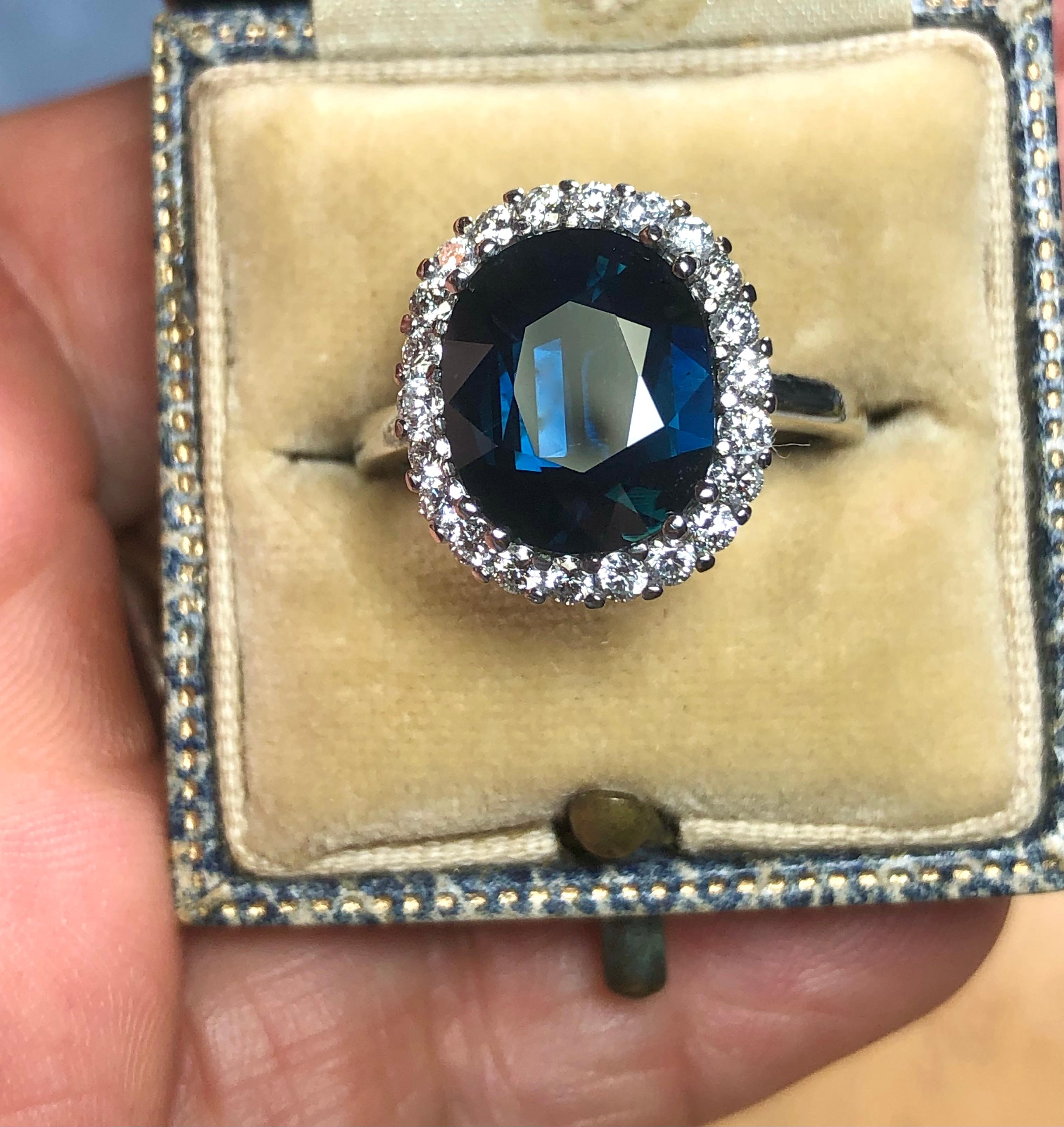Emeralds Maravellous 6.31 Carat Natural Blue Sapphire Diamond Ring For Sale 2