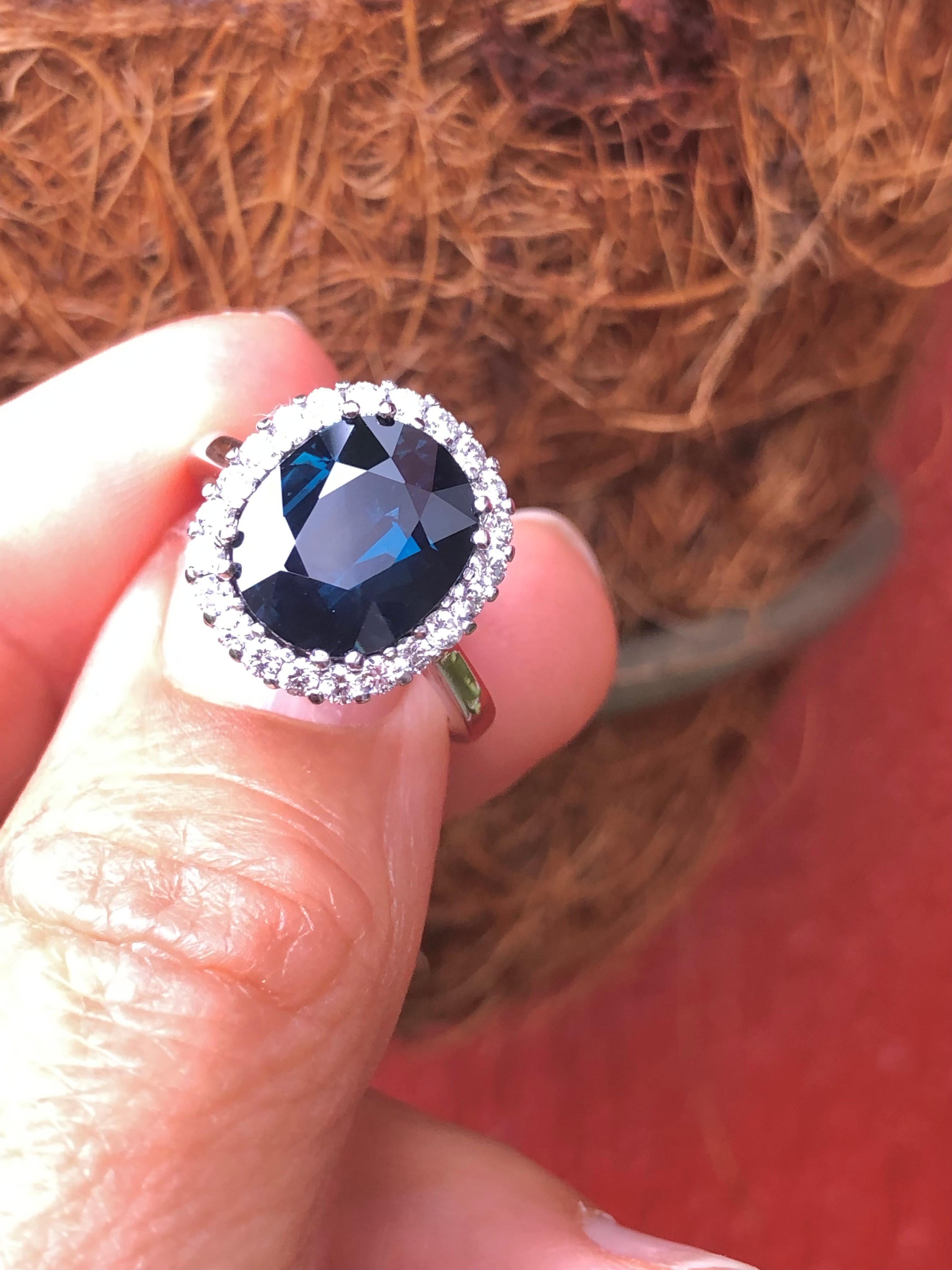 Emeralds Maravellous 6.31 Carat Natural Blue Sapphire Diamond Ring For Sale 5