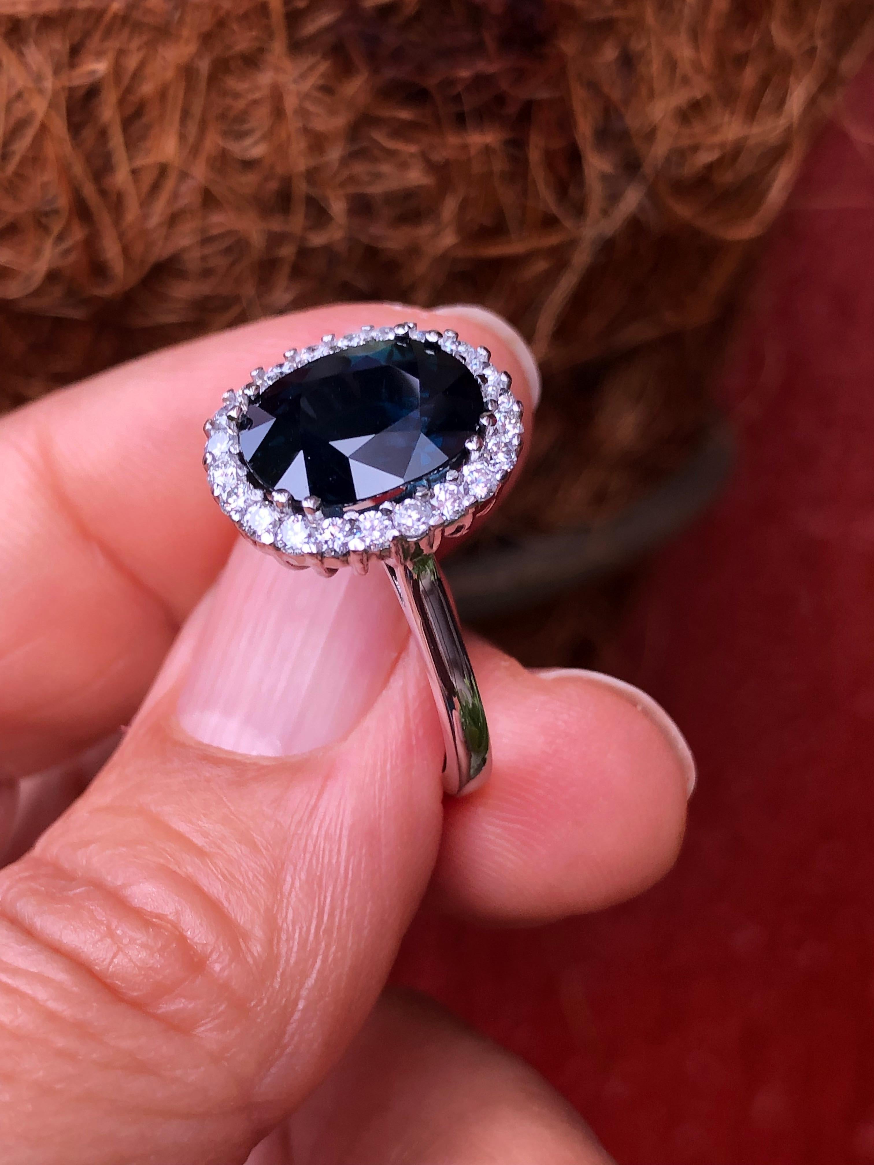 Emeralds Maravellous 6.31 Carat Natural Blue Sapphire Diamond Ring For Sale 4