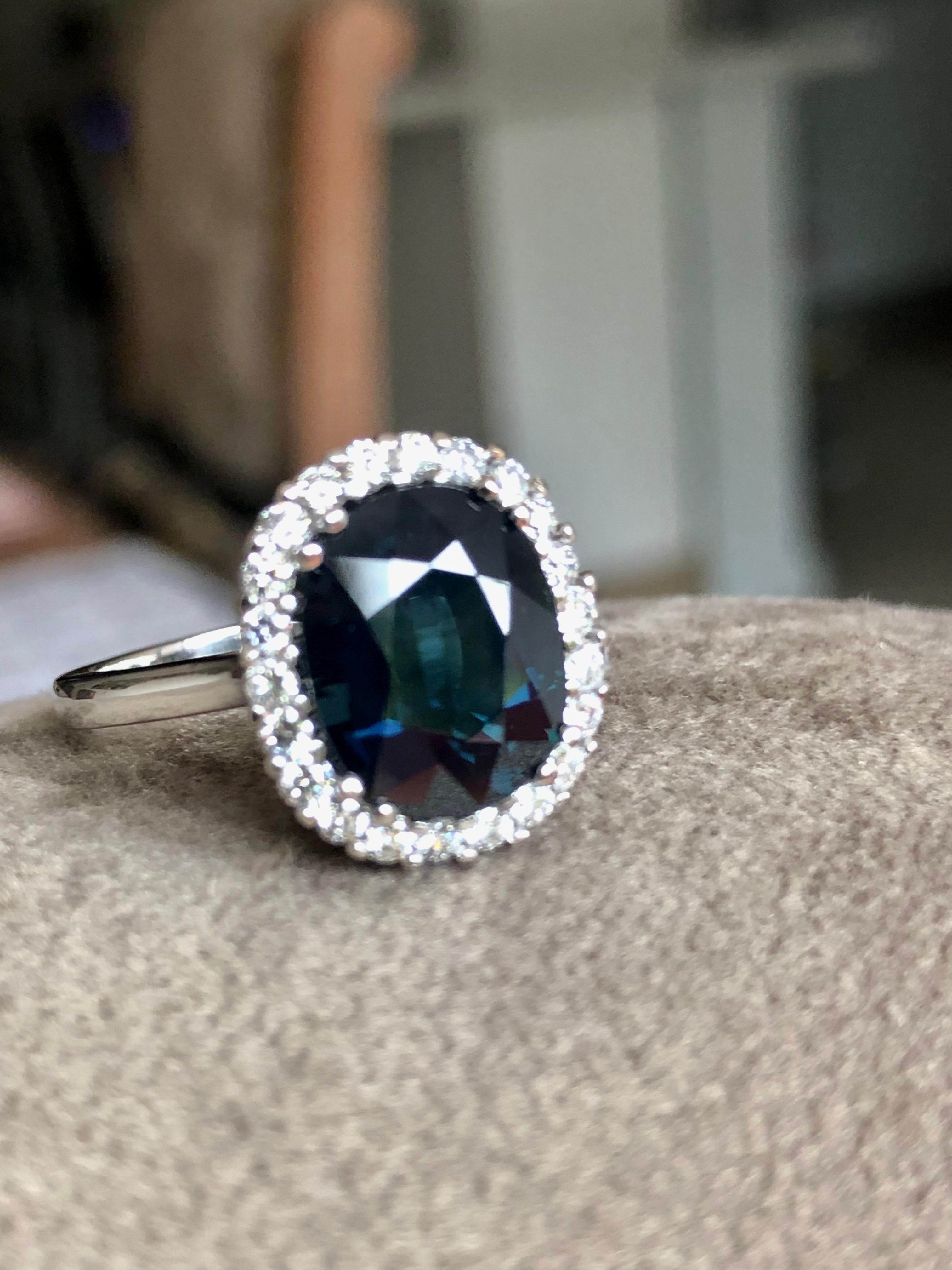 Emeralds Maravellous 6.31 Carat Natural Blue Sapphire Diamond Ring en vente 11
