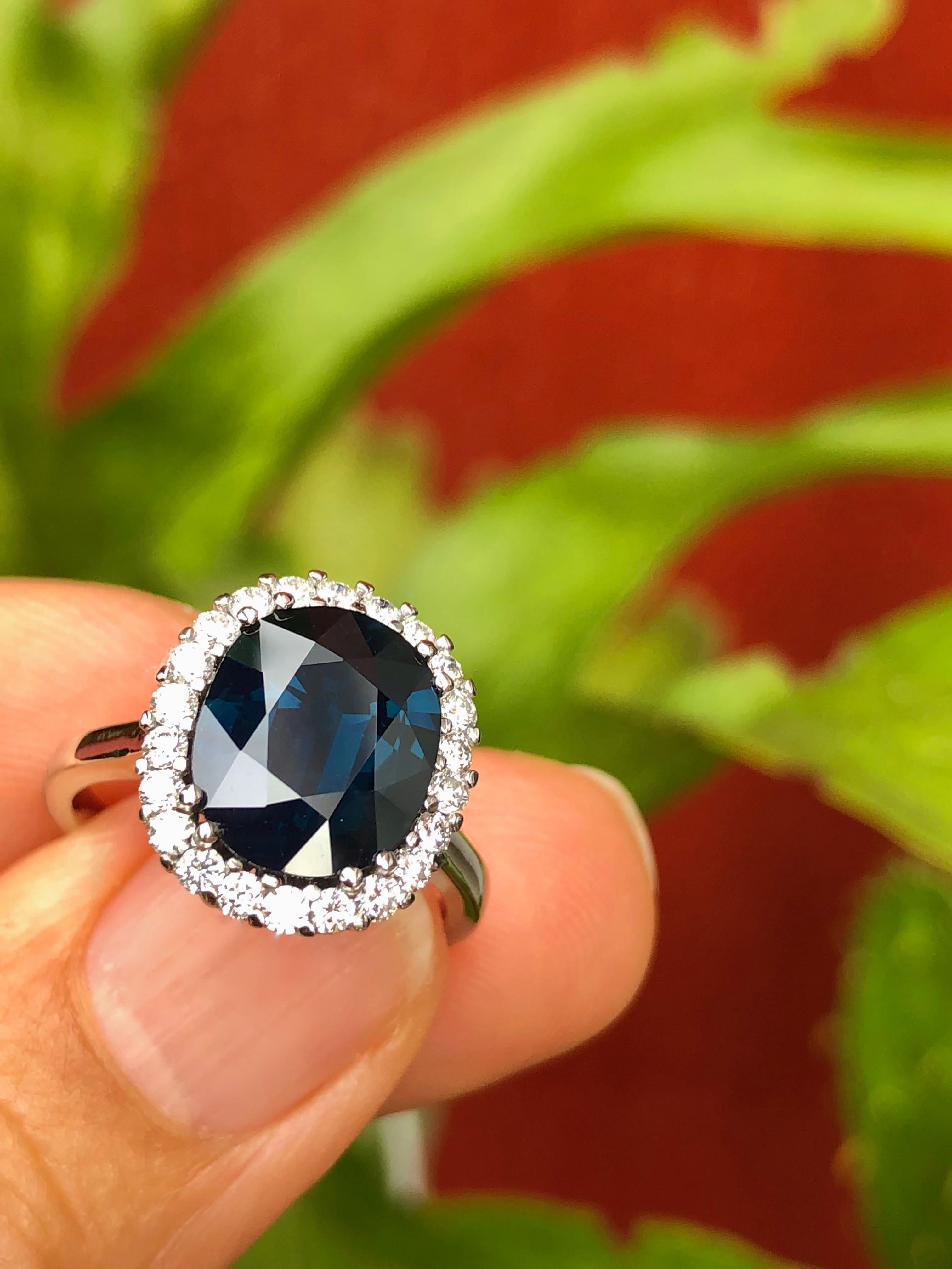 Women's Emeralds Maravellous 6.31 Carat Natural Blue Sapphire Diamond Ring For Sale