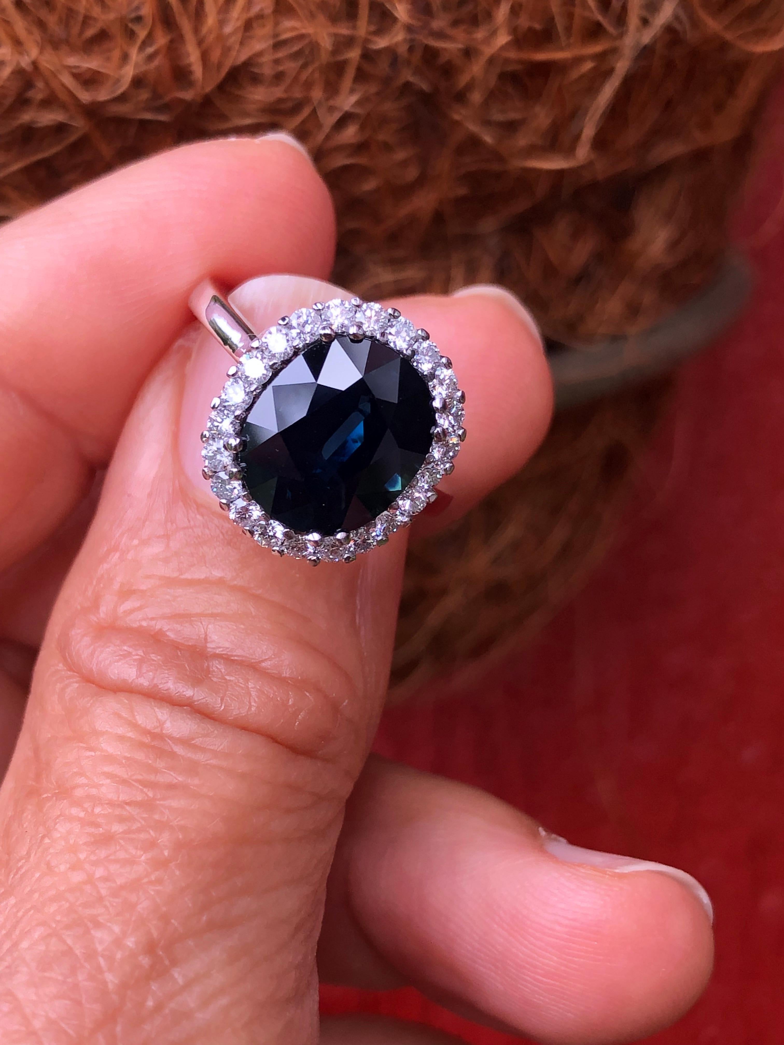 Emeralds Maravellous 6.31 Carat Natural Blue Sapphire Diamond Ring For Sale 1