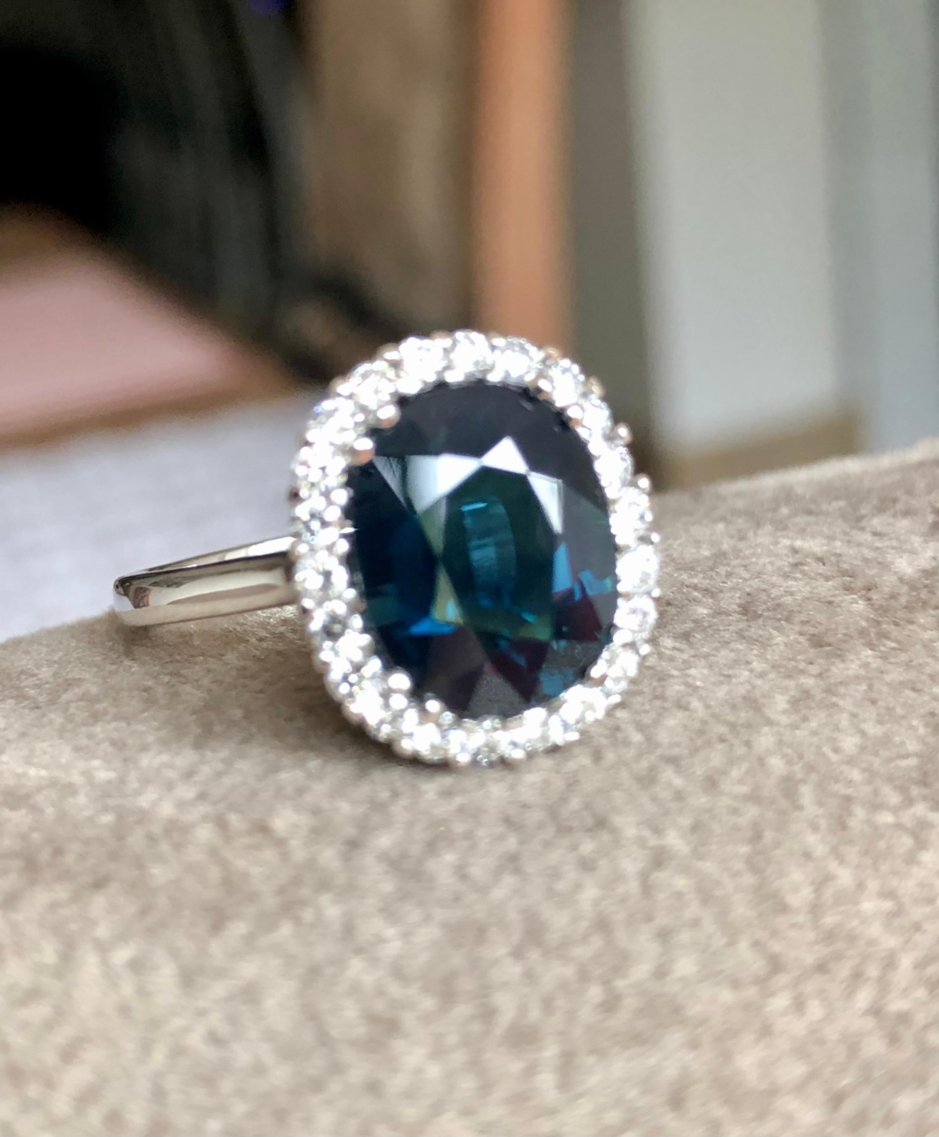 Emeralds Maravellous 6.31 Carat Natural Blue Sapphire Diamond Ring For Sale 3