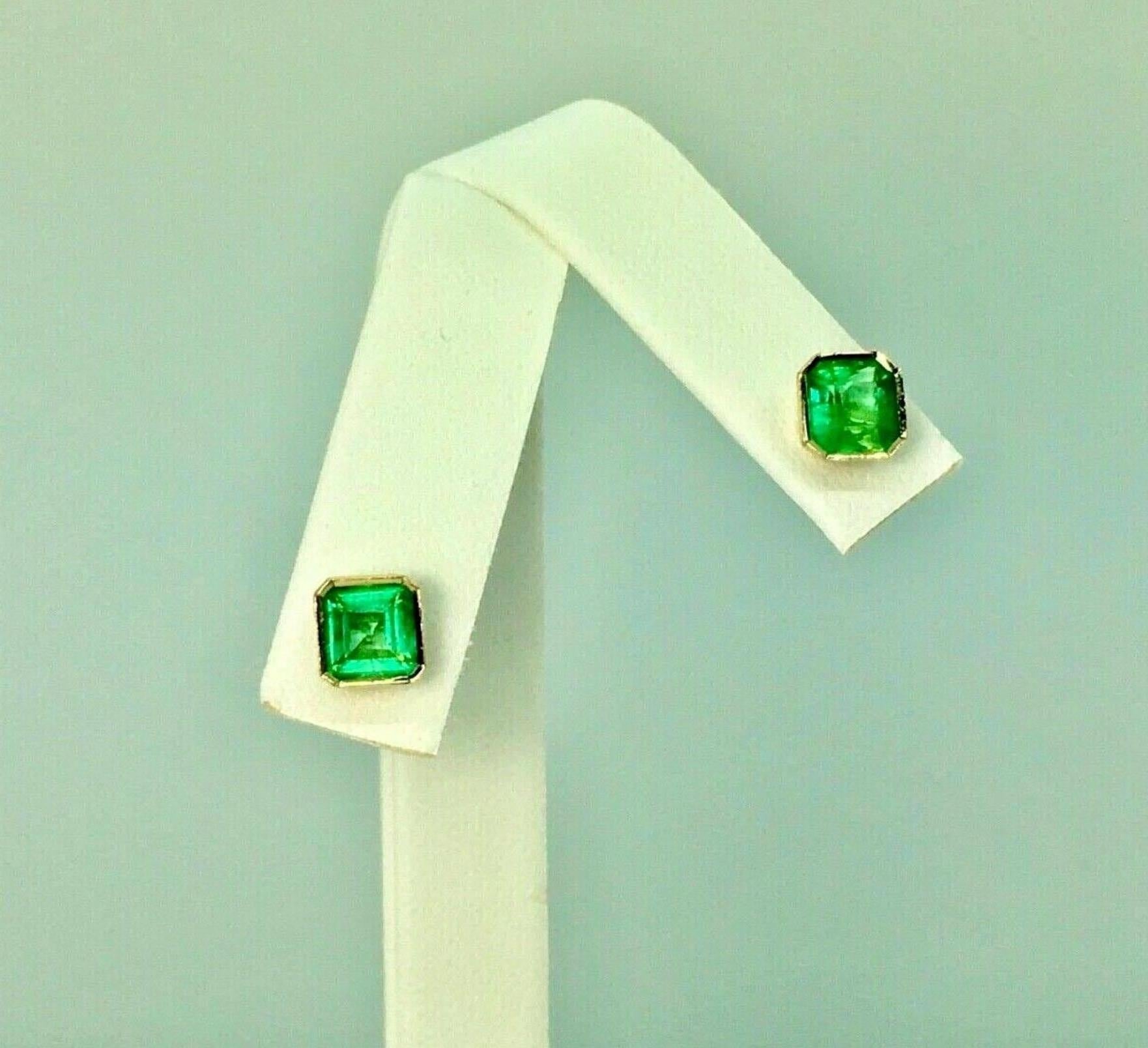 Emeralds Maravellous Bezel Colombian Emerald Stud Earrings 18 Karat 2