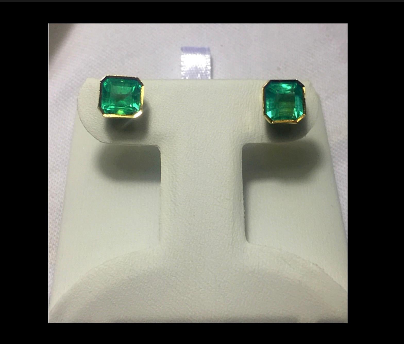 Emeralds Maravellous Bezel Colombian Emerald Stud Earrings 18 Karat 1