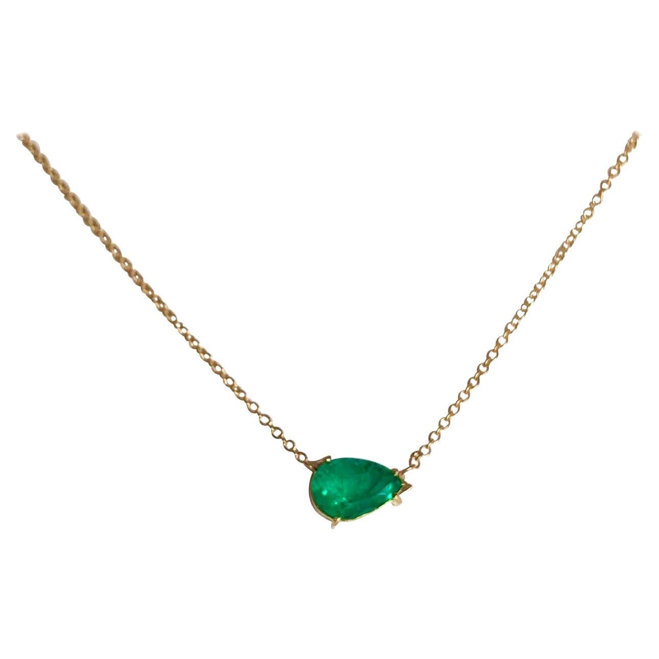 Emeralds Maravellous Colombian Emerald Solitaire Pendant Drop Necklace in 18k For Sale