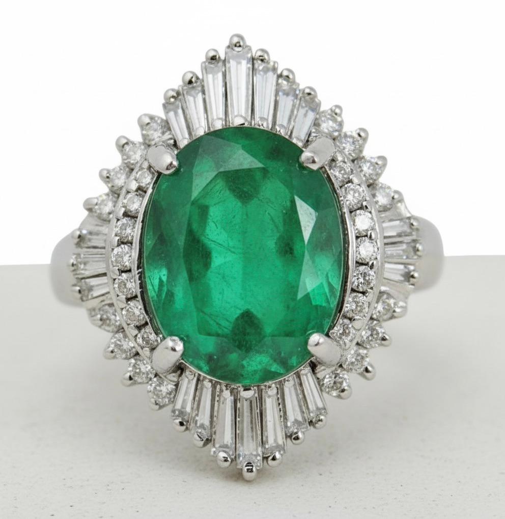 Smeraldi Maravellous Anello di fidanzamento in platino con diamante smeraldo colombiano d'epoca in vendita 1