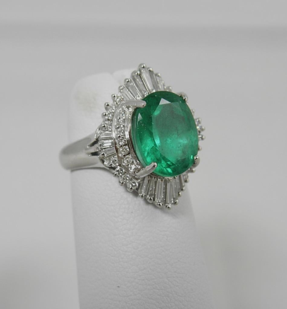 Smeraldi Maravellous Anello di fidanzamento in platino con diamante smeraldo colombiano d'epoca in vendita 2