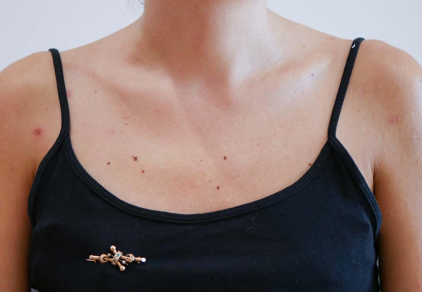 Taille mixte Émeraudes, perles, broche en or rose en vente