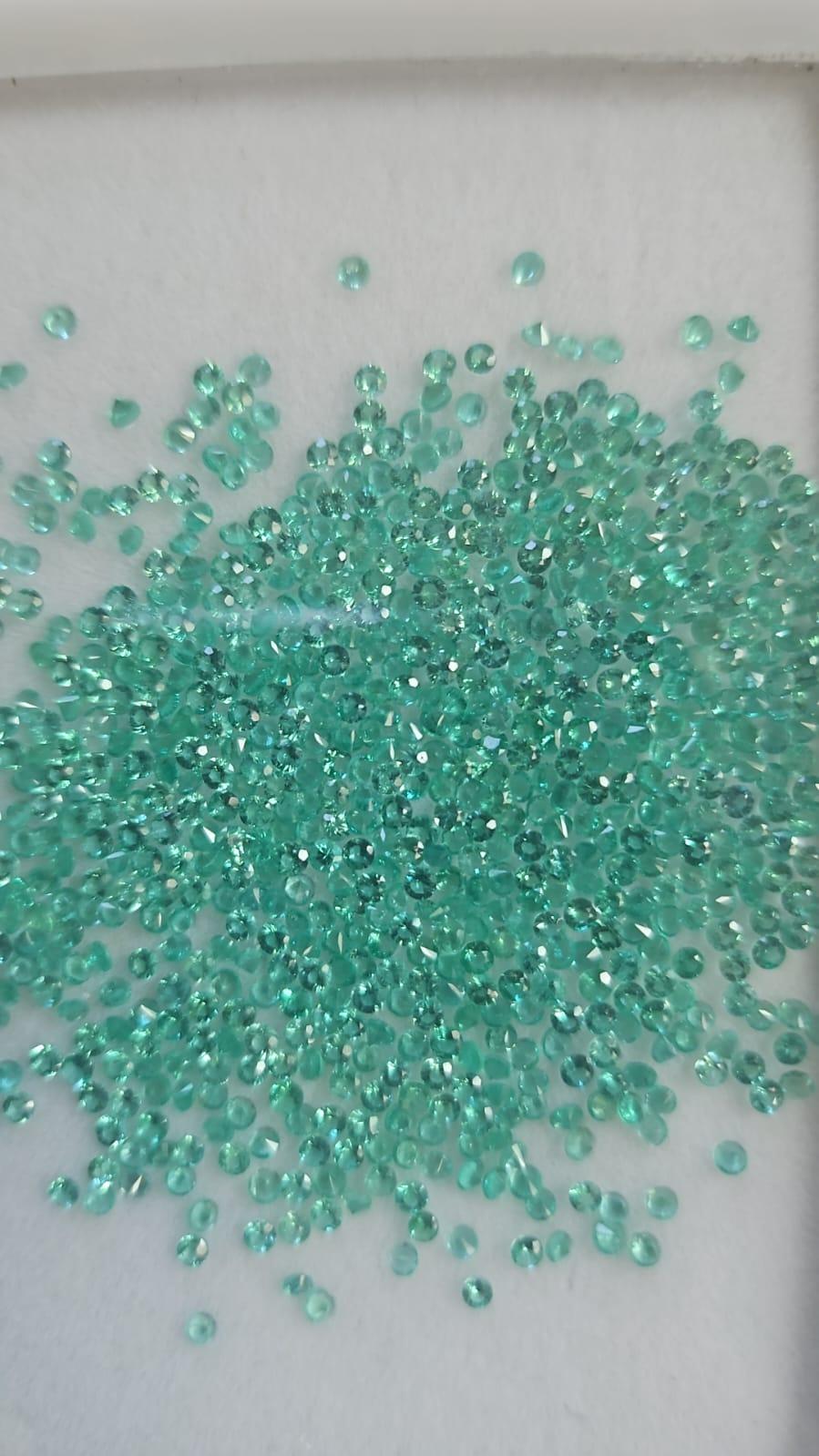Emeralds Round Faceted Gemstones Jewelry 1.7-1.9mm Good Quality Natural Emerald In New Condition For Sale In New York, NY