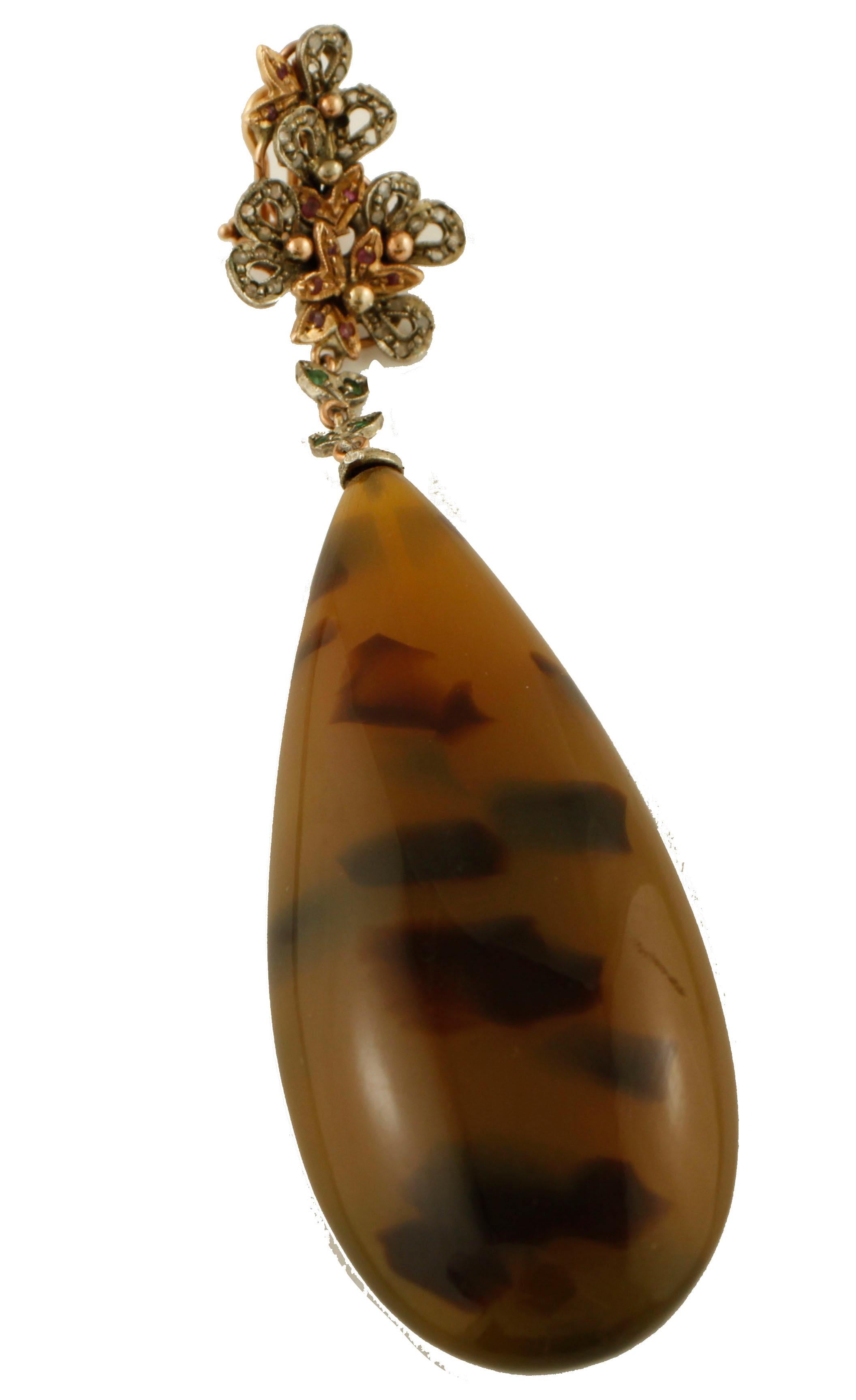 Taille mixte Boucles d'oreilles pendantes en or rose 9 carats, émeraudes, rubis, diamants et pierres en vente