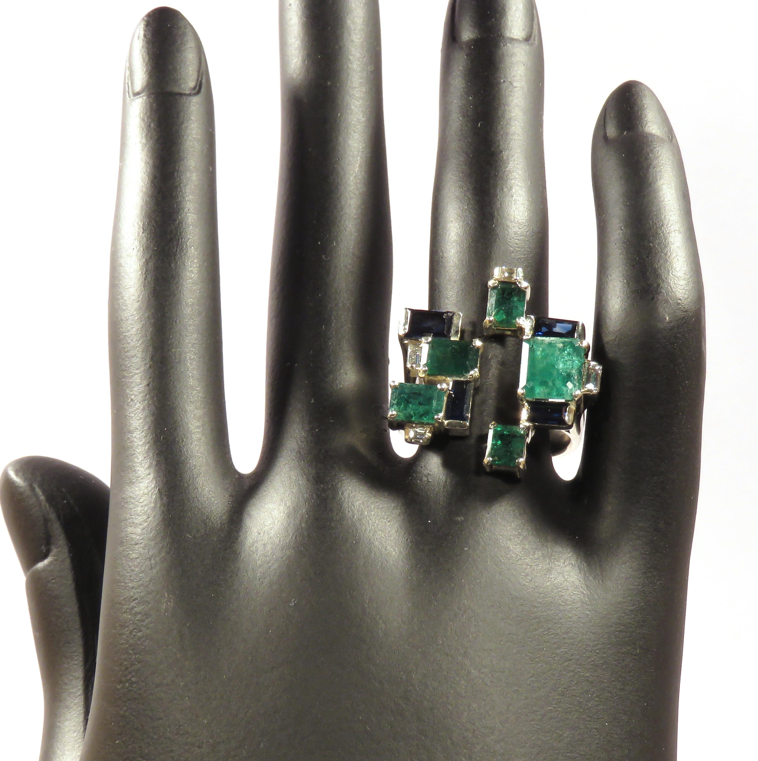 Emeralds Sapphires Diamonds 9 Karat White Gold Modern Ring Handcrafted in Italy For Sale 5