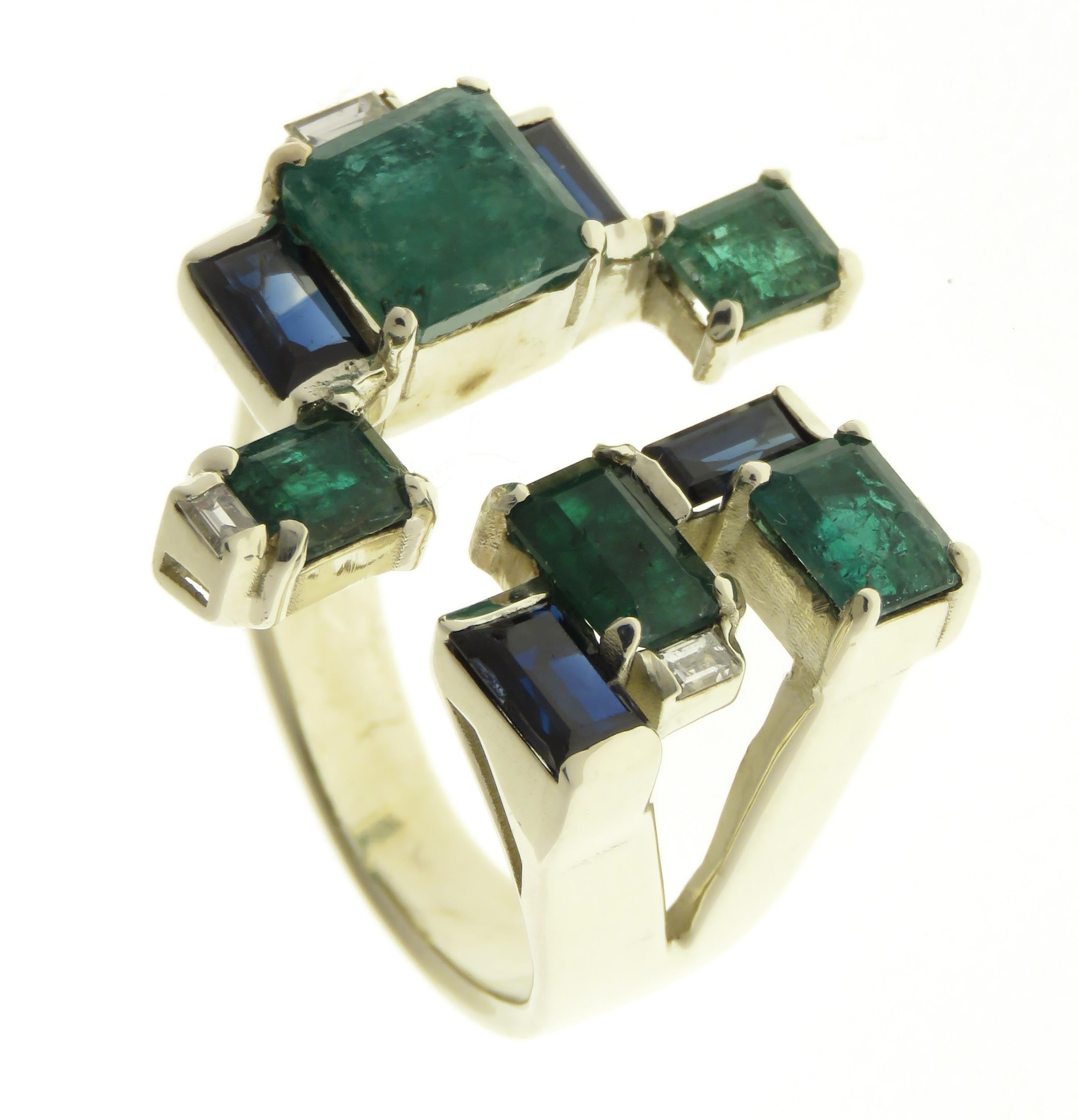 Emerald Cut Emeralds Sapphires Diamonds 9 Karat White Gold Modern Ring Handcrafted in Italy For Sale