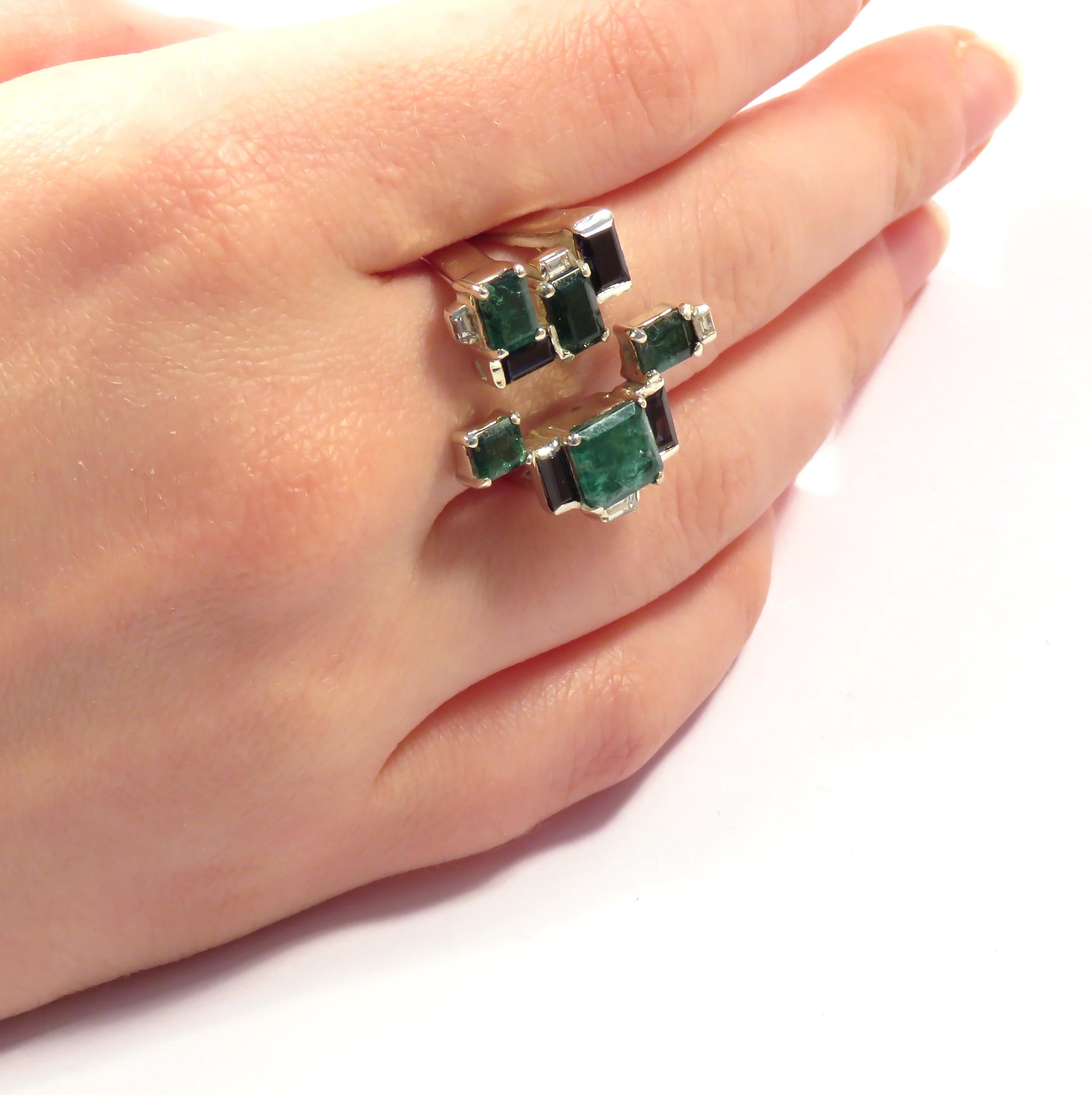 Women's Emeralds Sapphires Diamonds 9 Karat White Gold Modern Ring Handcrafted in Italy For Sale
