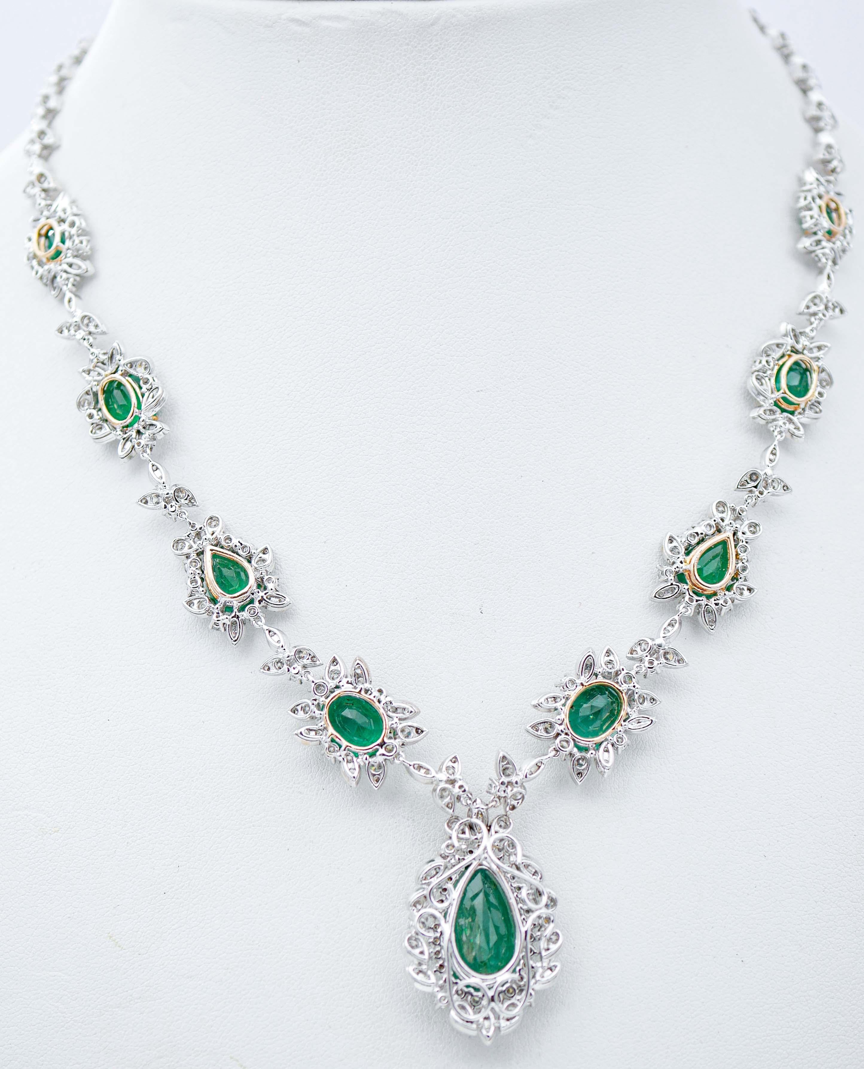 Smaragde, Diamanten, 14 Karat Weißgold Halskette (Gemischter Schliff) im Angebot