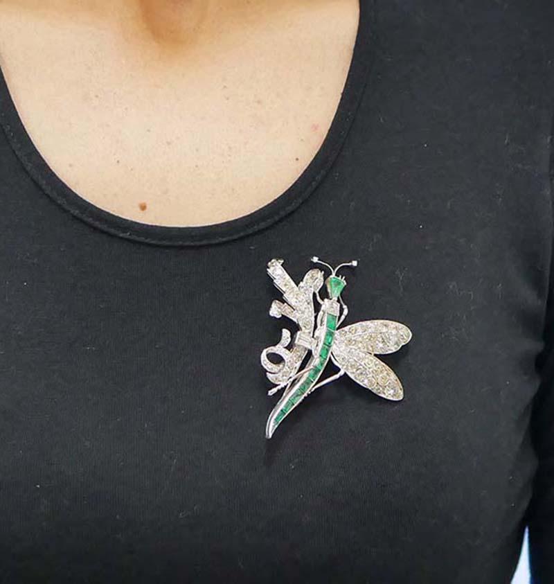 Emeralds, Diamonds, 18 Karat White Gold Dragonfly Brooch In Good Condition In Marcianise, Marcianise (CE)