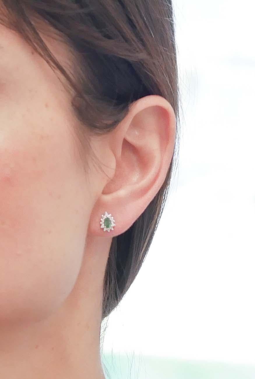 Emeralds, Diamonds, 18 Karat White Gold Stud Earrings. In New Condition For Sale In Marcianise, Marcianise (CE)