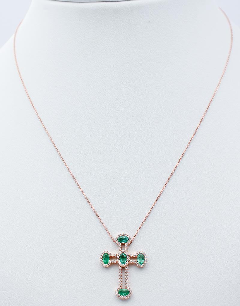 SHIPPING POLICY:
No additional costs will be added to this order.
Shipping costs will be totally covered by the seller (customs duties included).

Beautiful cross pendant necklace in 18 karat rose gold structure mounted with five oval emeralds