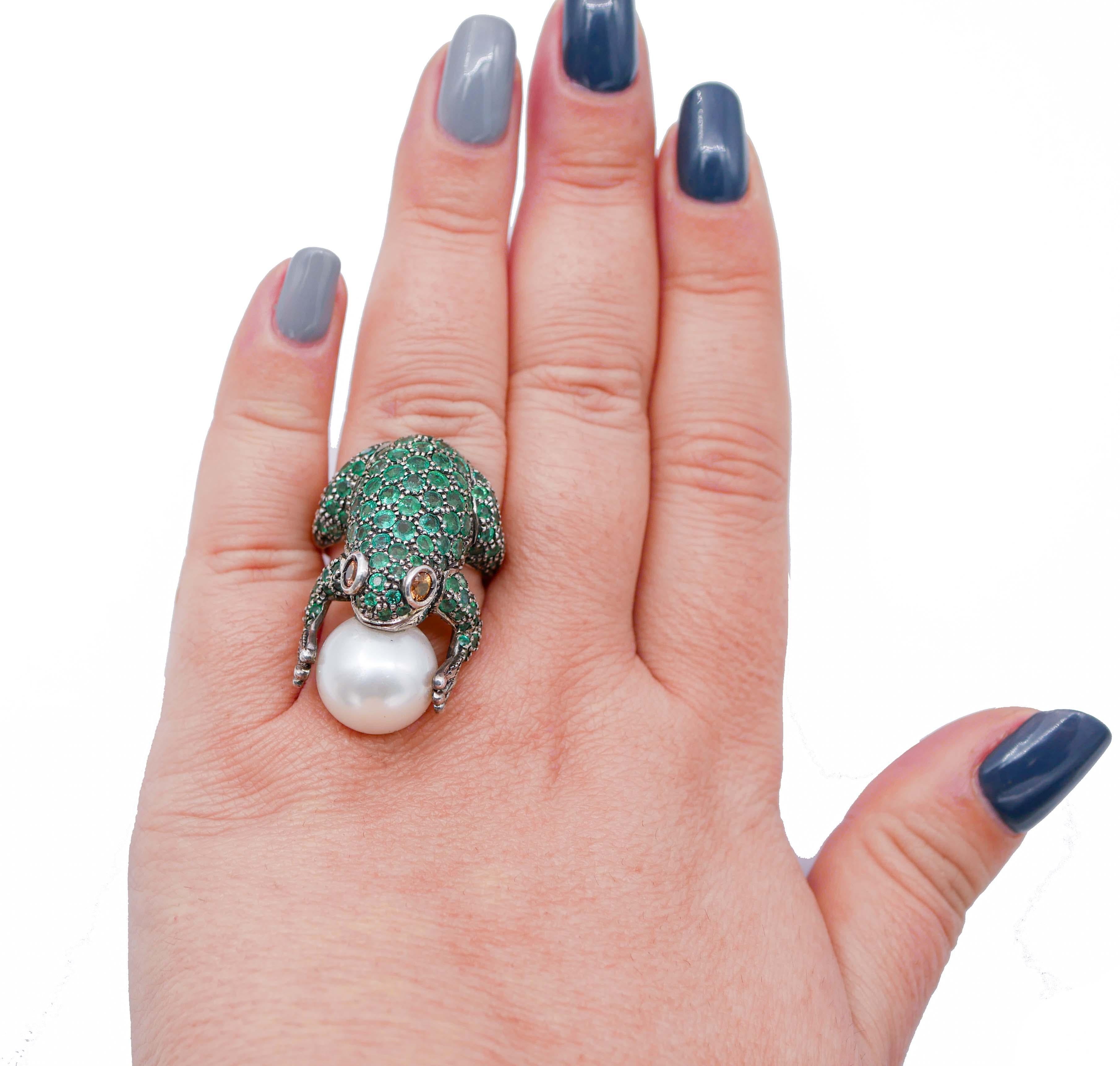 Emeralds, Yellow Sapphires, Pearl, Rose Gold and Silver Frog Shape Ring In Good Condition In Marcianise, Marcianise (CE)