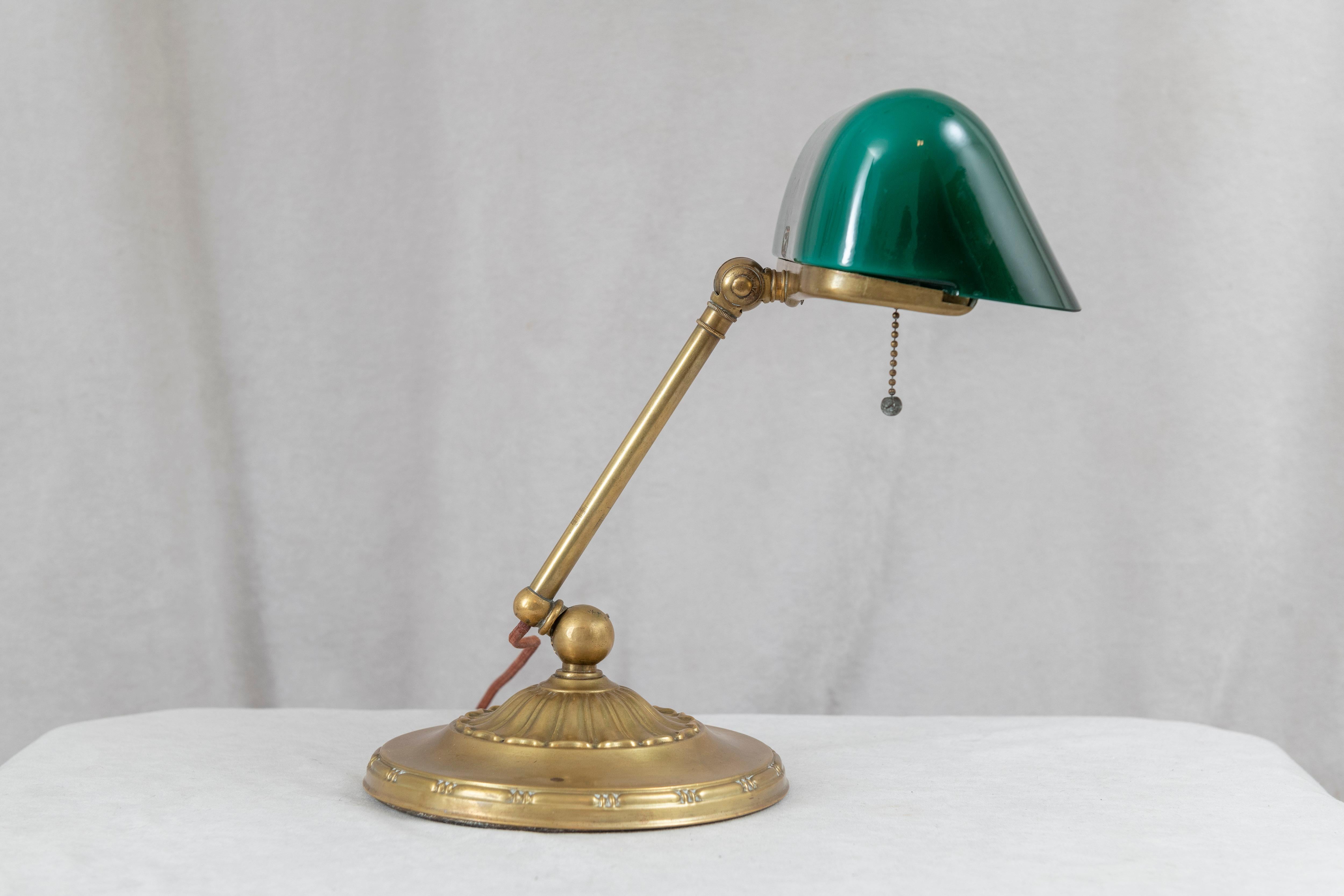 Arts and Crafts Emeralite Green Shade Banker's Lamp, ca. 1917 For Sale