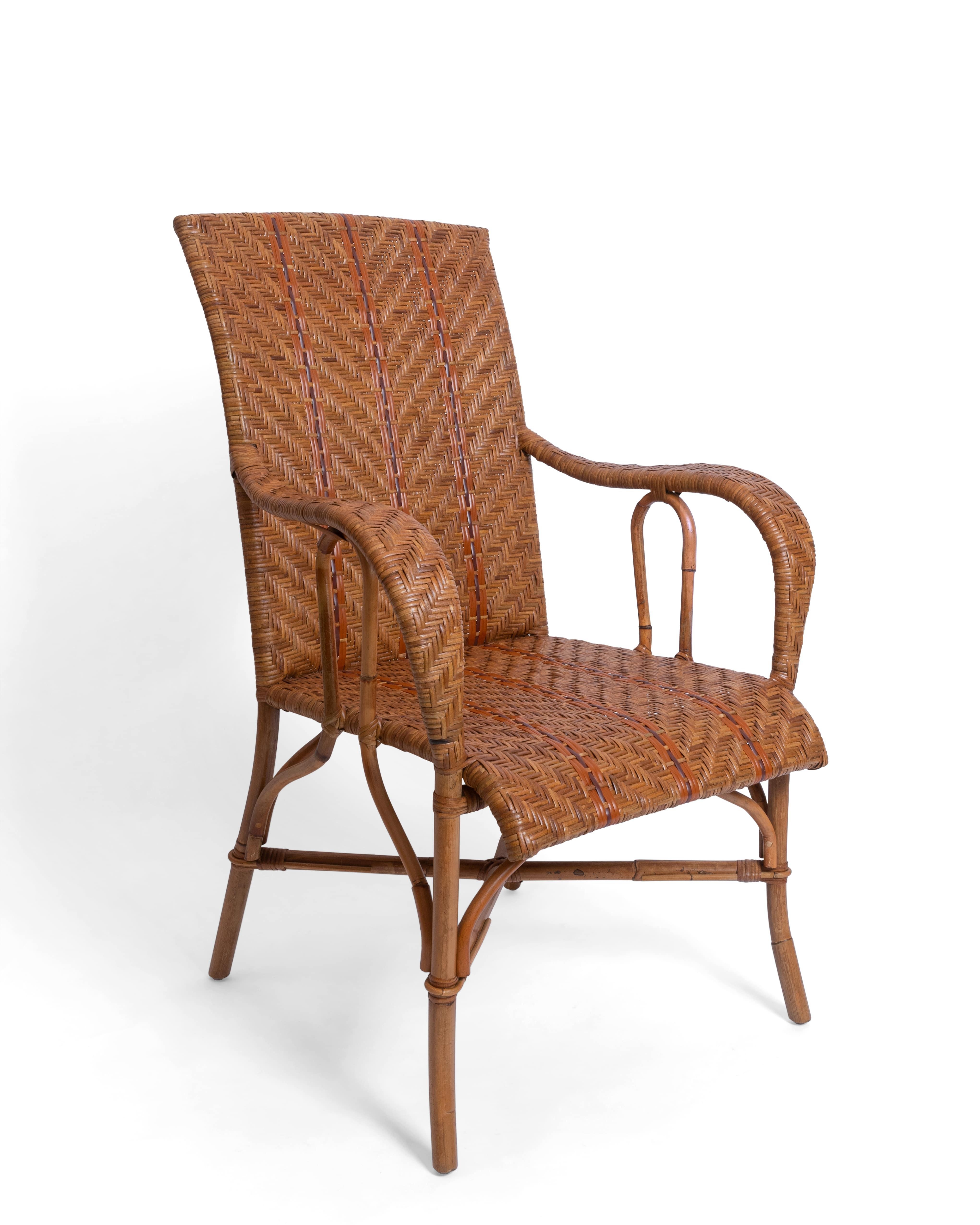 Lista para el jardín o el salón, la mesa auxiliar Emerson forma parte de nuestra primera colección de ratán para exteriores. Hecho a mano por artesanos, el diseño de Louise evoca antiguas piezas de ratán de la Belle Epoque, perfectas para una tarde