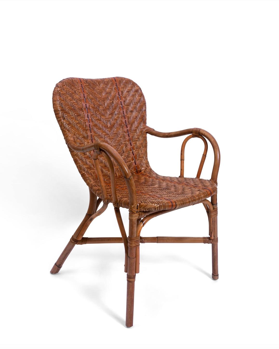 Das Esszimmerstuhl-Set Emerson ist Teil unserer ersten Rattan-Kollektion für den Außenbereich und eignet sich sowohl für den Garten als auch für das Wohnzimmer. Das von Kunsthandwerkern gefertigte Design von Louise erinnert an antike Rattanstücke