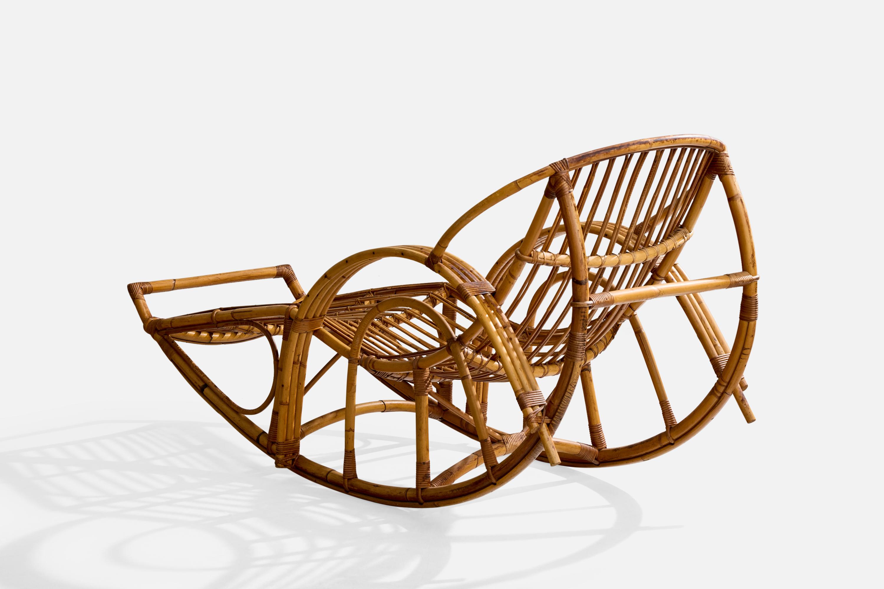 Emerson Rattan Co., Chaise Longue mecedora, bambú, ratán, EE.UU., años 50 en Bueno estado para la venta en High Point, NC