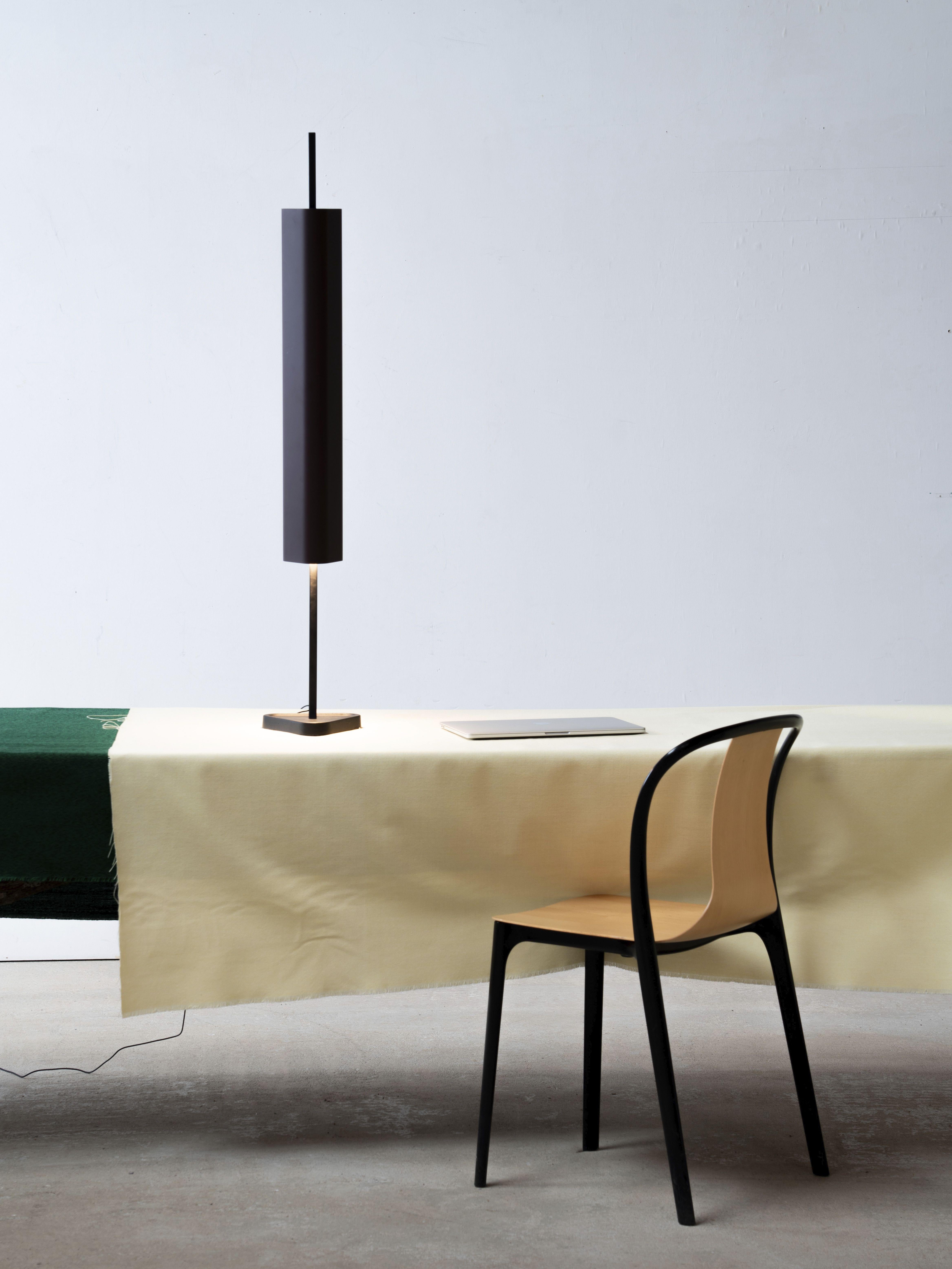Lampada da tavolo Emis in alluminio e PMMA in blu profondo di Erwan Bouroullec, 2023 in vendita 7