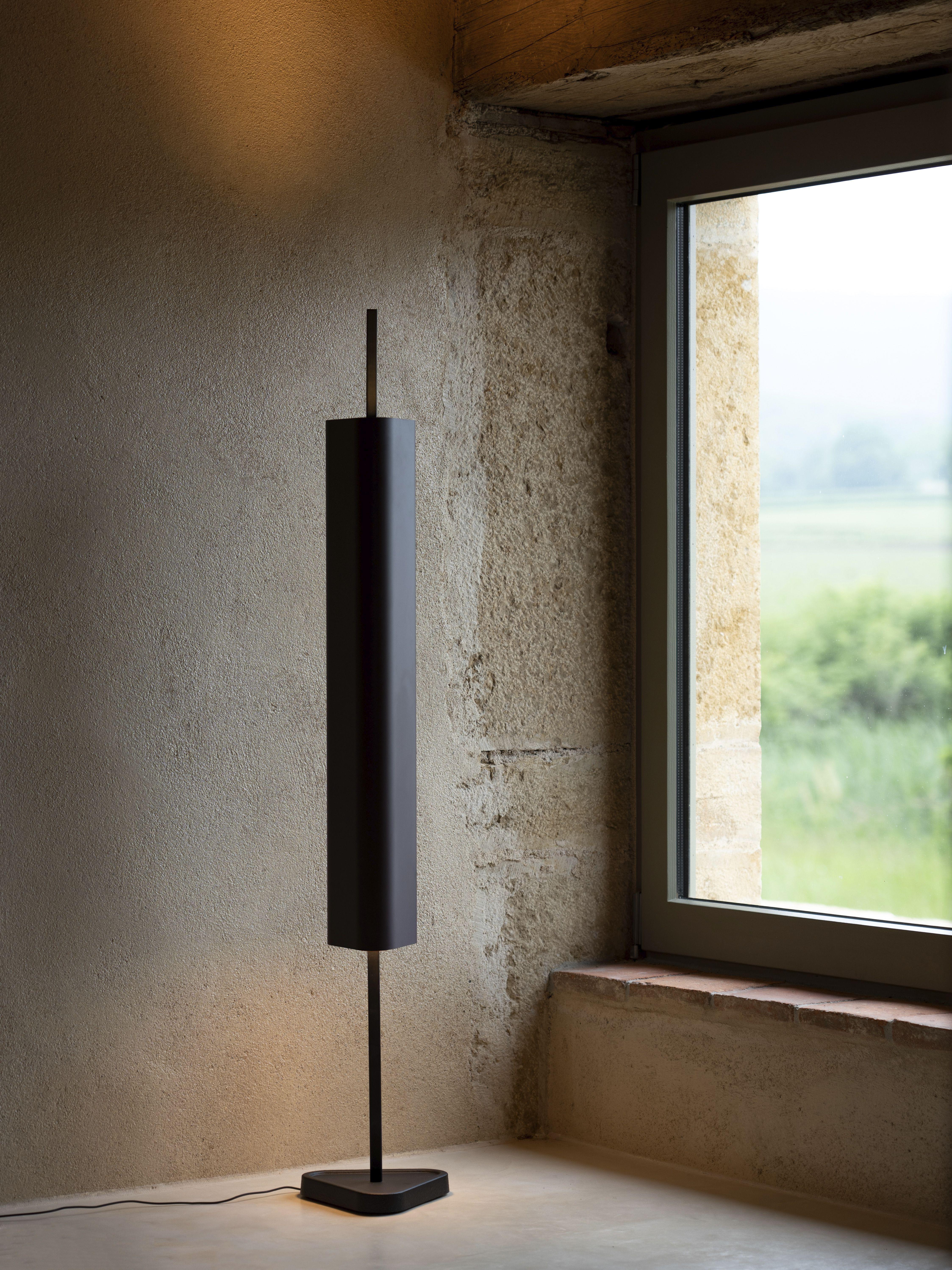 Emi Aluminium and PMMA Table Lamp in Deep Red by Erwan Bouroullec, 2025 In Excellent Condition For Sale In Brooklyn, NY