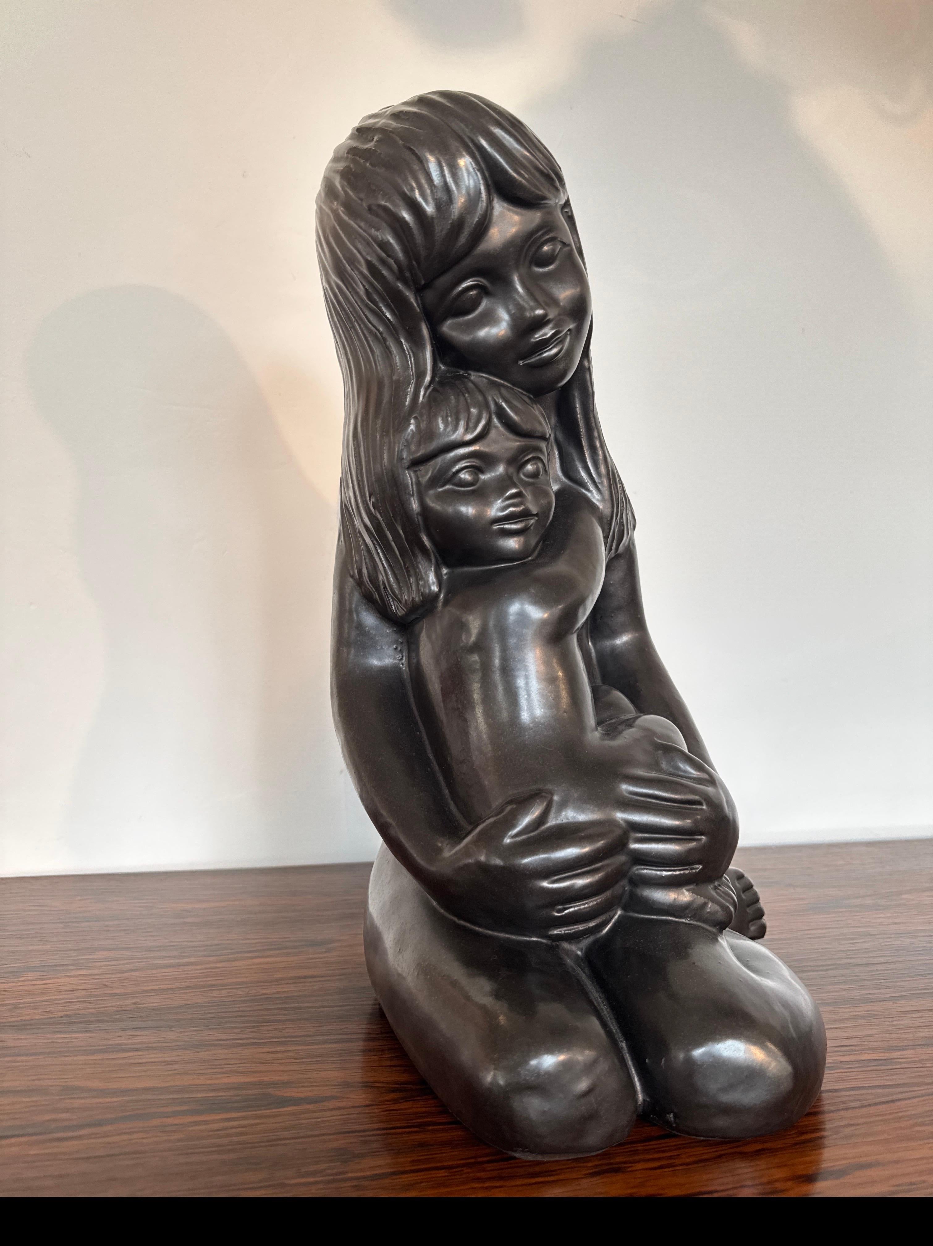 Emiel Laskaris Keramische Statue Mutter und Kind Belgien Künstler 1970er (Moderne der Mitte des Jahrhunderts) im Angebot
