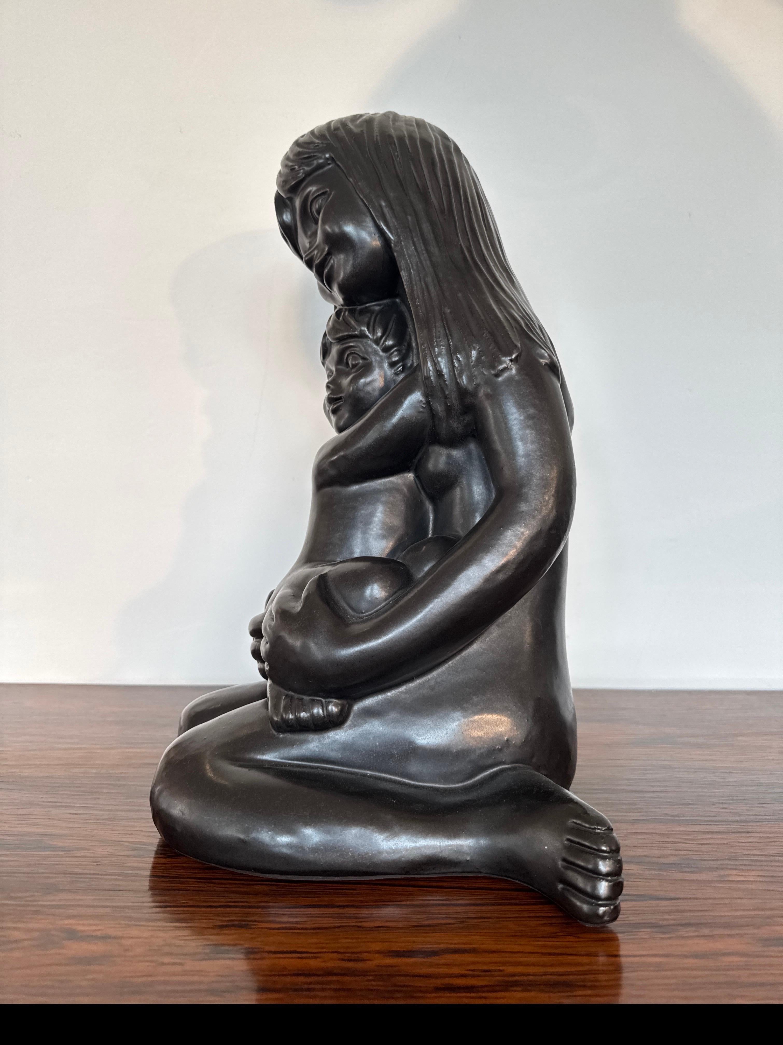Emiel Laskaris Keramische Statue Mutter und Kind Belgien Künstler 1970er (Belgisch) im Angebot