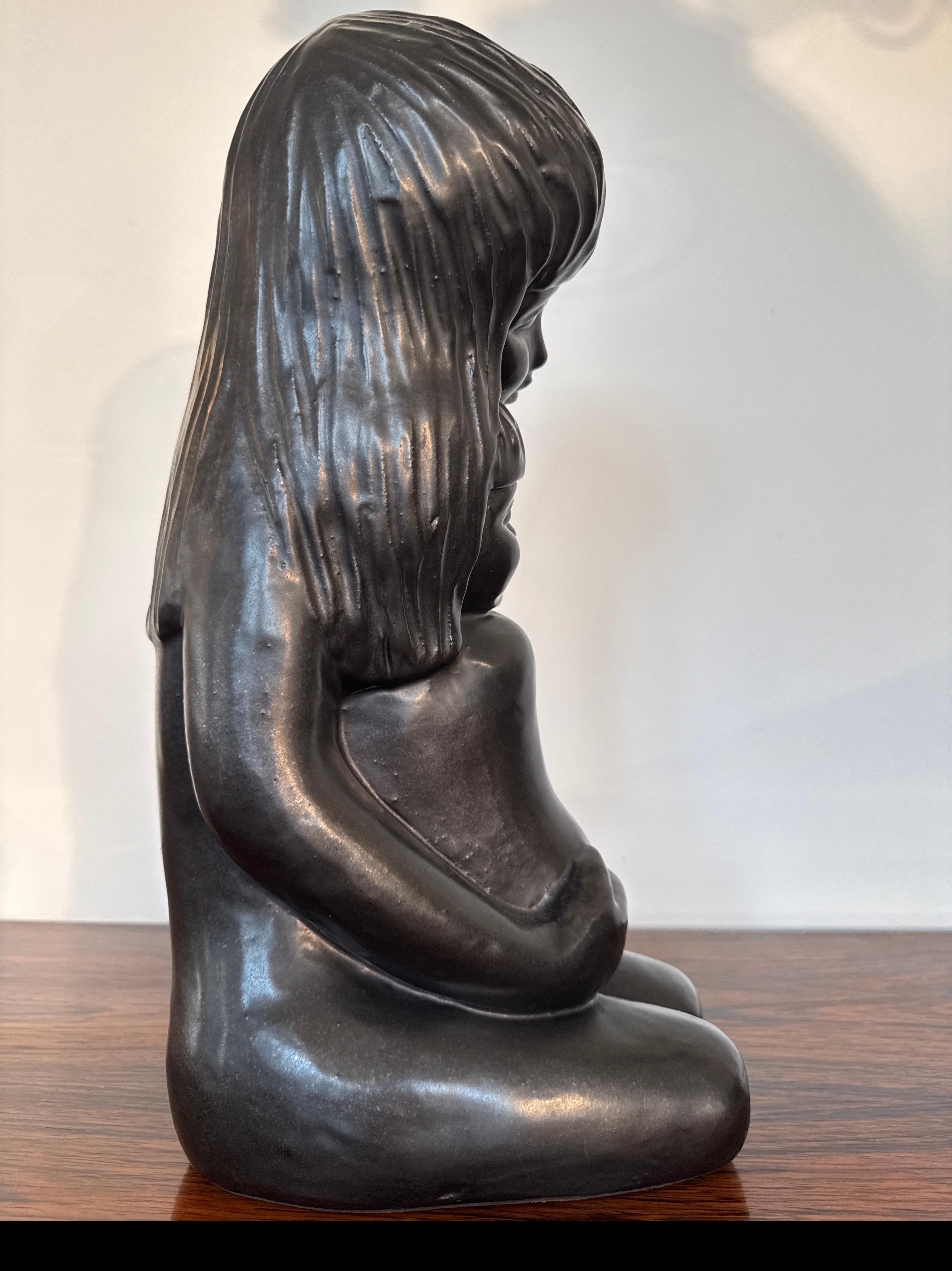 Emiel Laskaris Keramische Statue Mutter und Kind Belgien Künstler 1970er (Keramik) im Angebot
