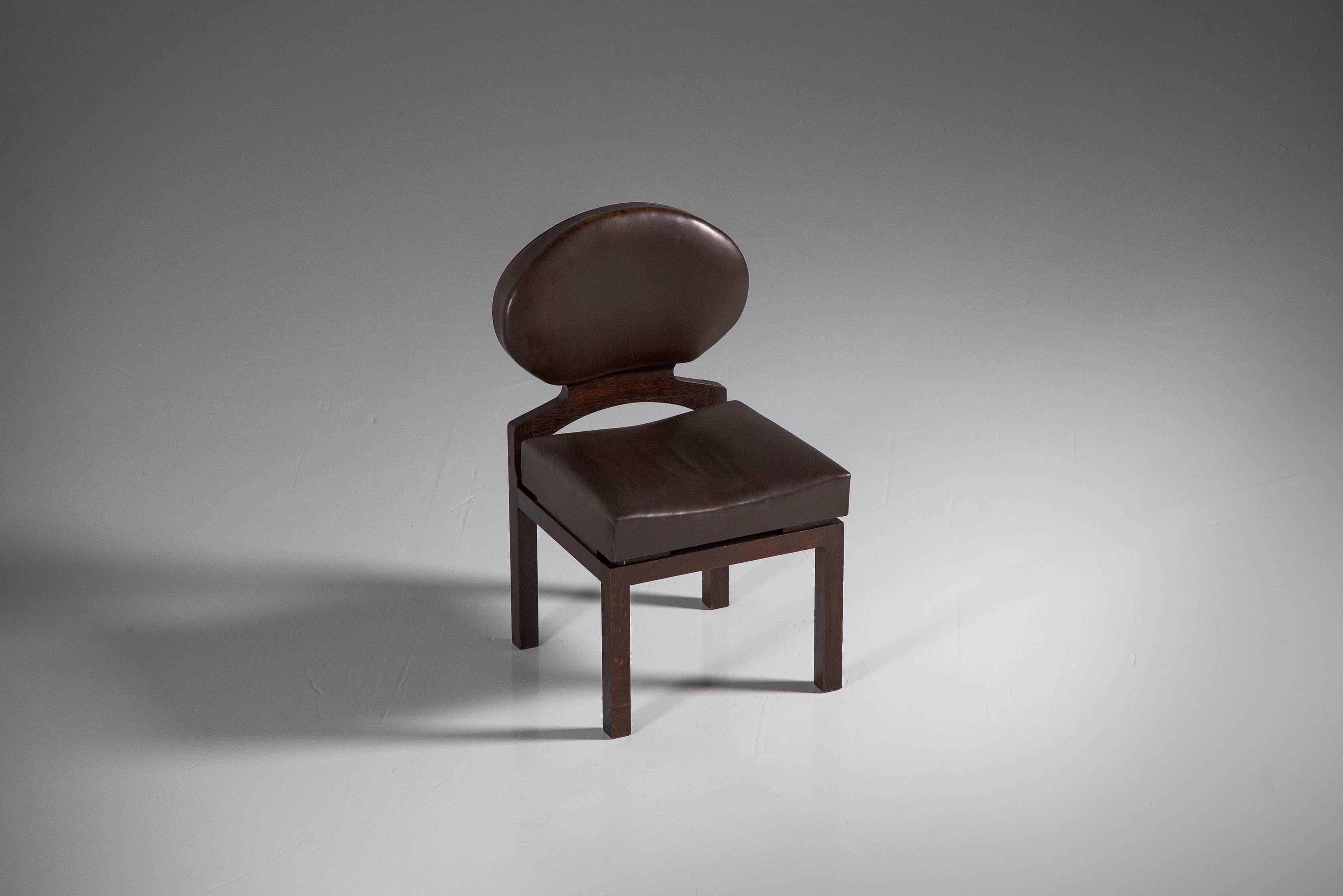 Schöner Stuhl 'Osaka', entworfen von Emiel Veranneman und hergestellt von De Coene, Belgien 1968. Der Osaka-Esszimmerstuhl wurde von Emiel Veranneman entworfen und im belgischen Pavillon auf der Weltausstellung 1970 in Osaka, Japan, verwendet. Mit