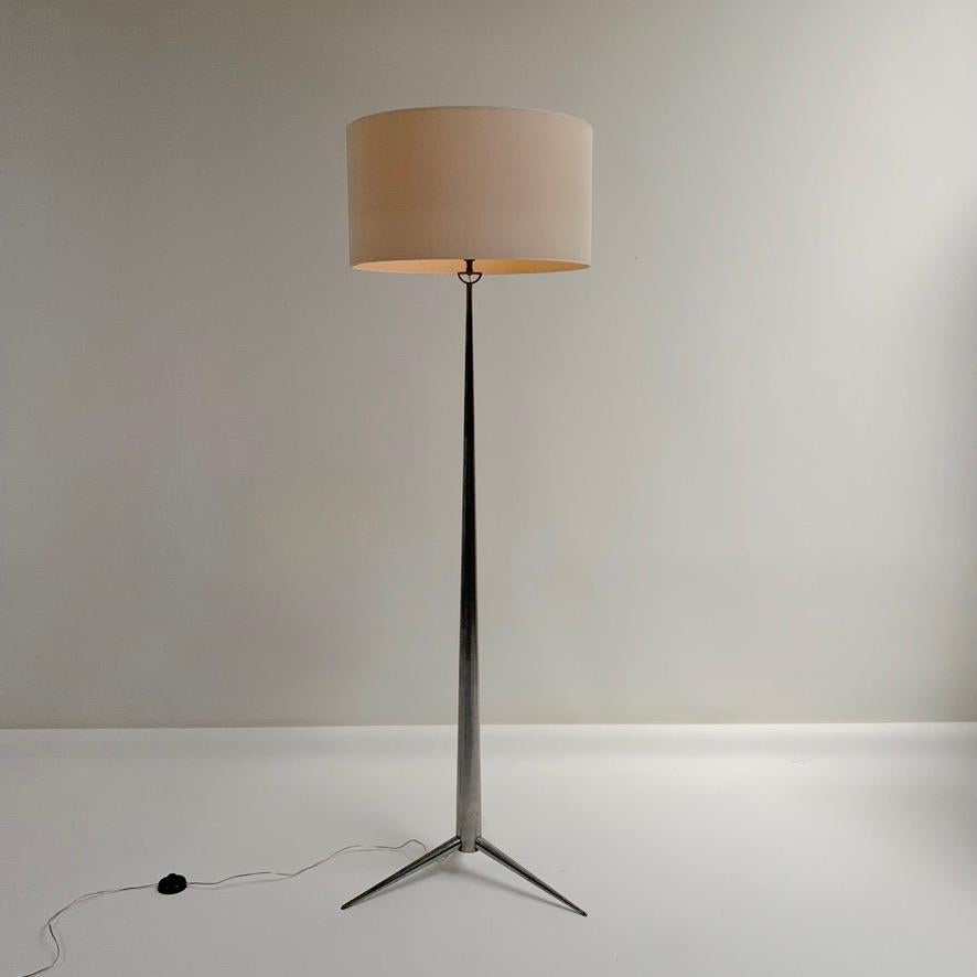 Lampada da terra a treppiede in acciaio di Emiel Veranneman, 1960 circa, Belgio In condizioni buone in vendita a Brussels, BE