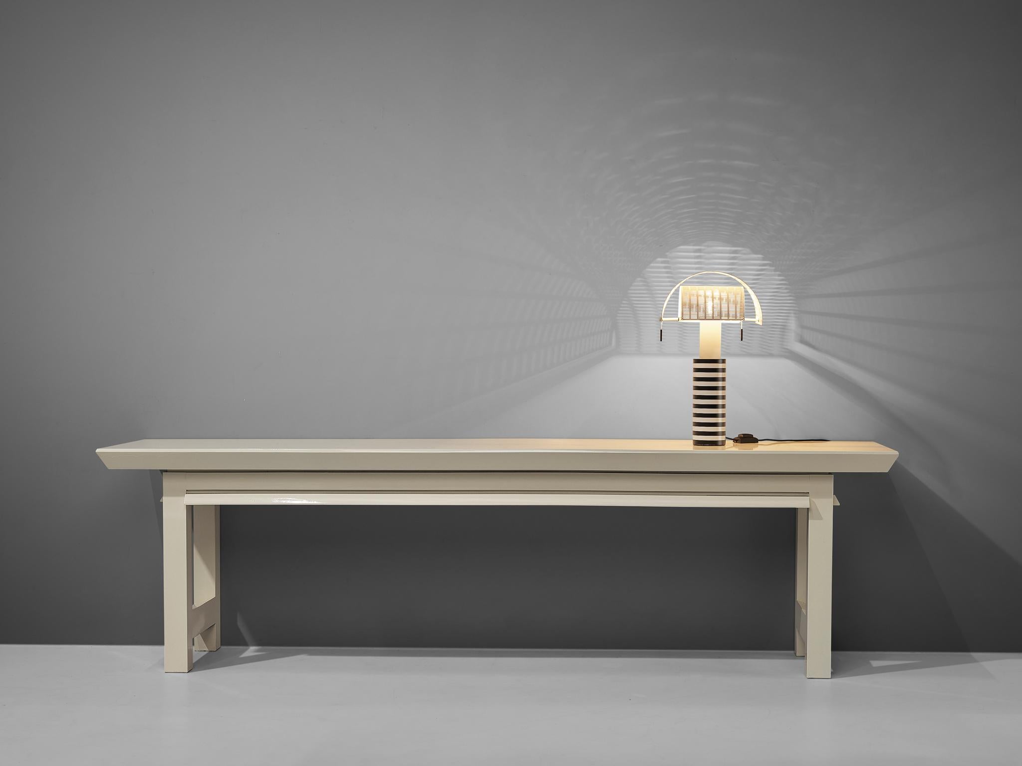 Table console blanche Emiel Veranneman et lampe de table 'Shogun' de Mario Botta  en vente 1
