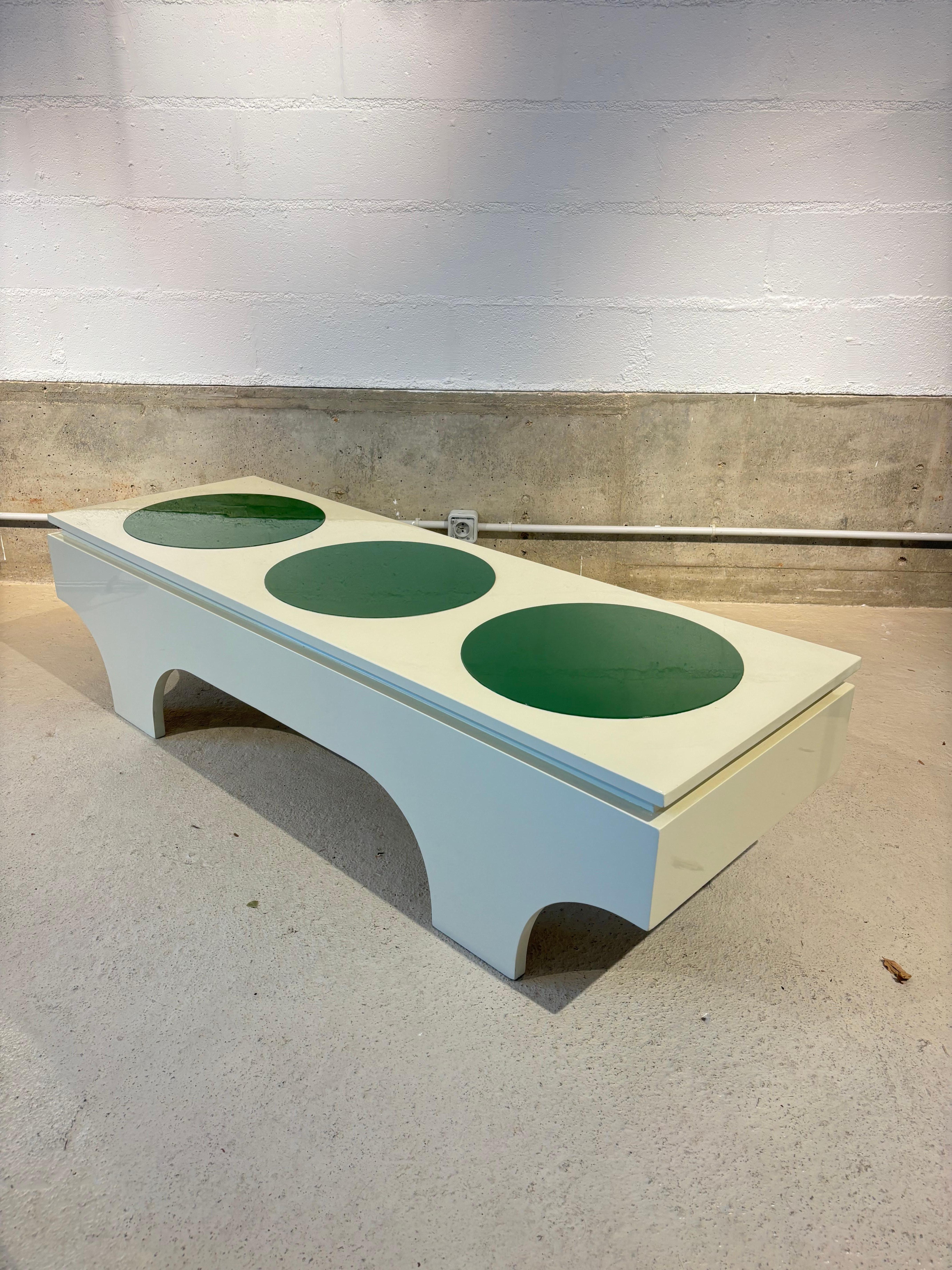 Rare table basse par Emiel Veranneman et Victor Vasarely. 