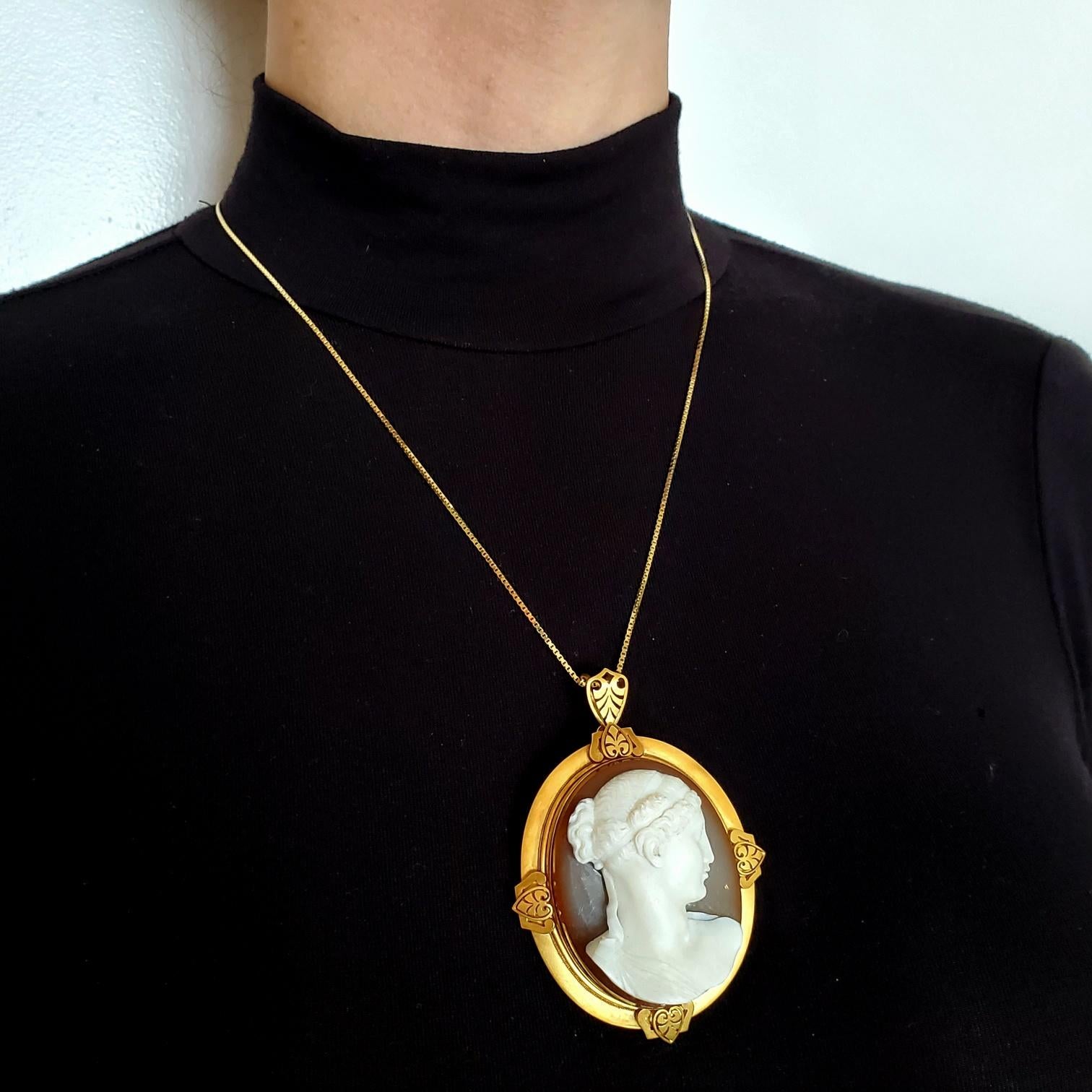 Emil Biedermann 1867 Austrian Important Presentation Agate Pendant in 19Kt Gold For Sale 3