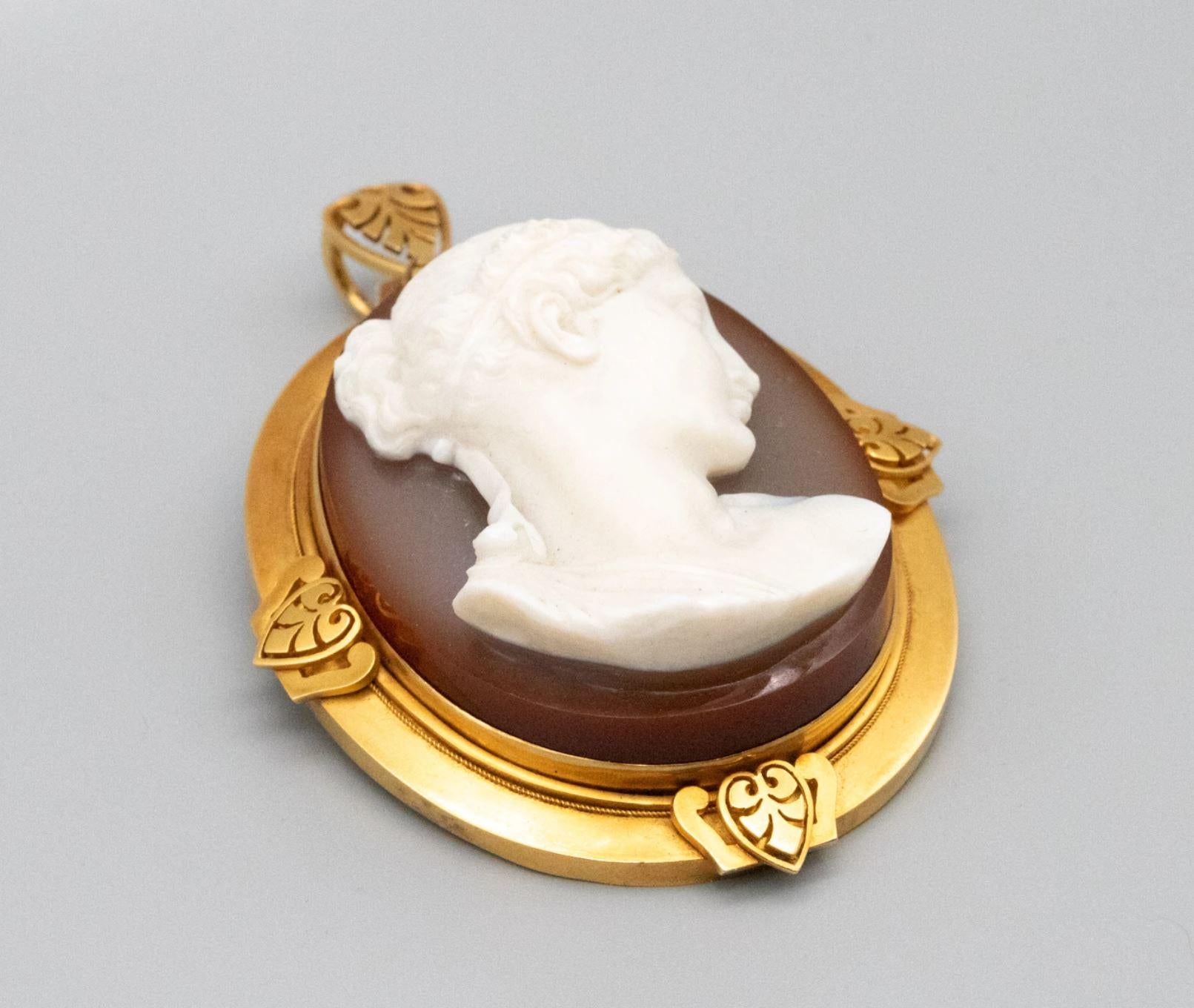 Neoclassical Emil Biedermann 1867 Austrian Important Presentation Agate Pendant in 19Kt Gold For Sale