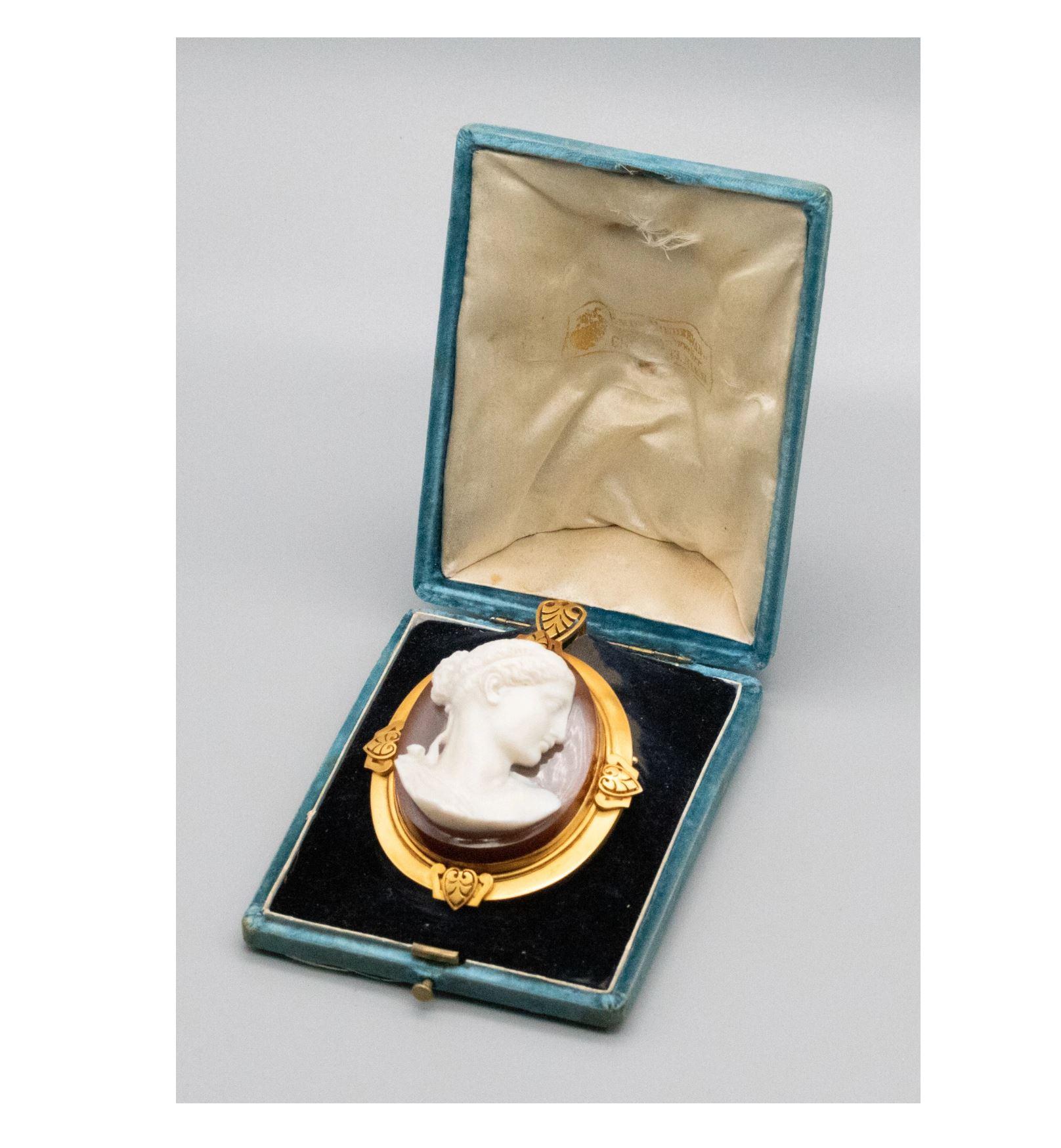 Women's or Men's Emil Biedermann 1867 Austrian Important Presentation Agate Pendant in 19Kt Gold For Sale