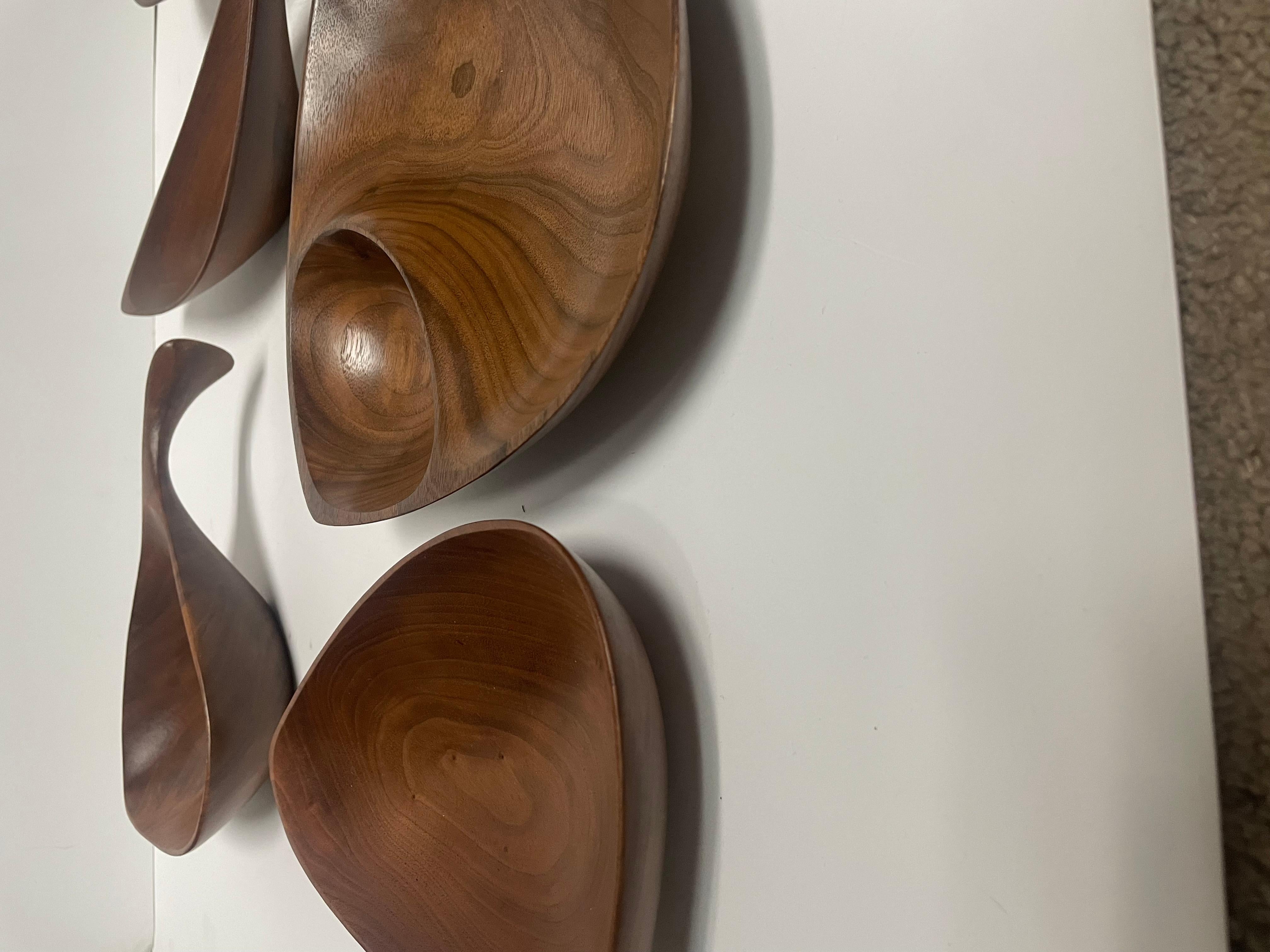 “Collection of Six Walnut and Mahogany Bowls and Serving Dishes” For Sale 3