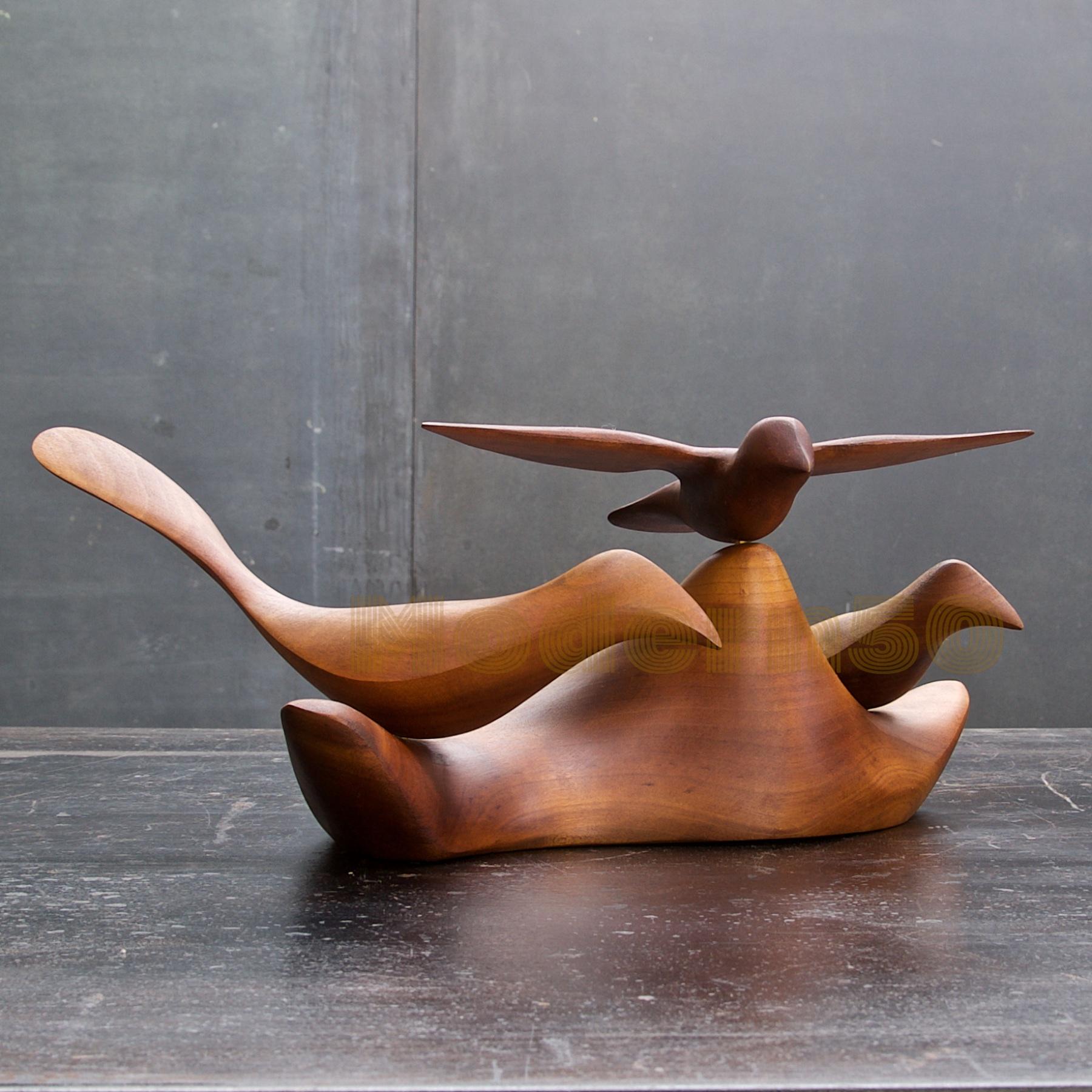 Emil Milan 1981 Escultura triple pájaro de madera de cerezo Thompson PA Studio Craft Hecho a mano en venta