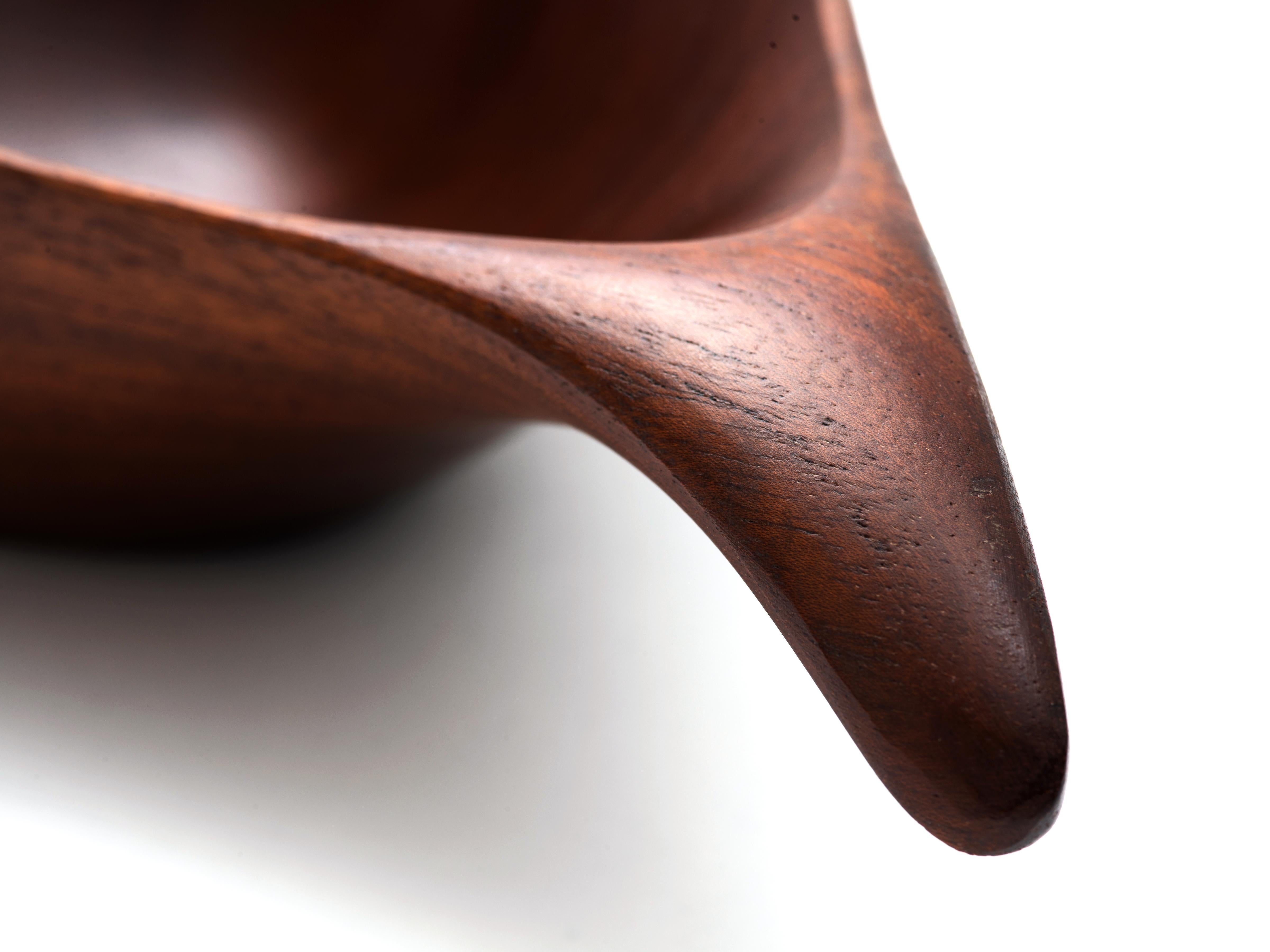 Emil Milan Sculptural Hand-Carved Bowl in Bissilon, 1960s In Good Condition In Brooklyn, NY
