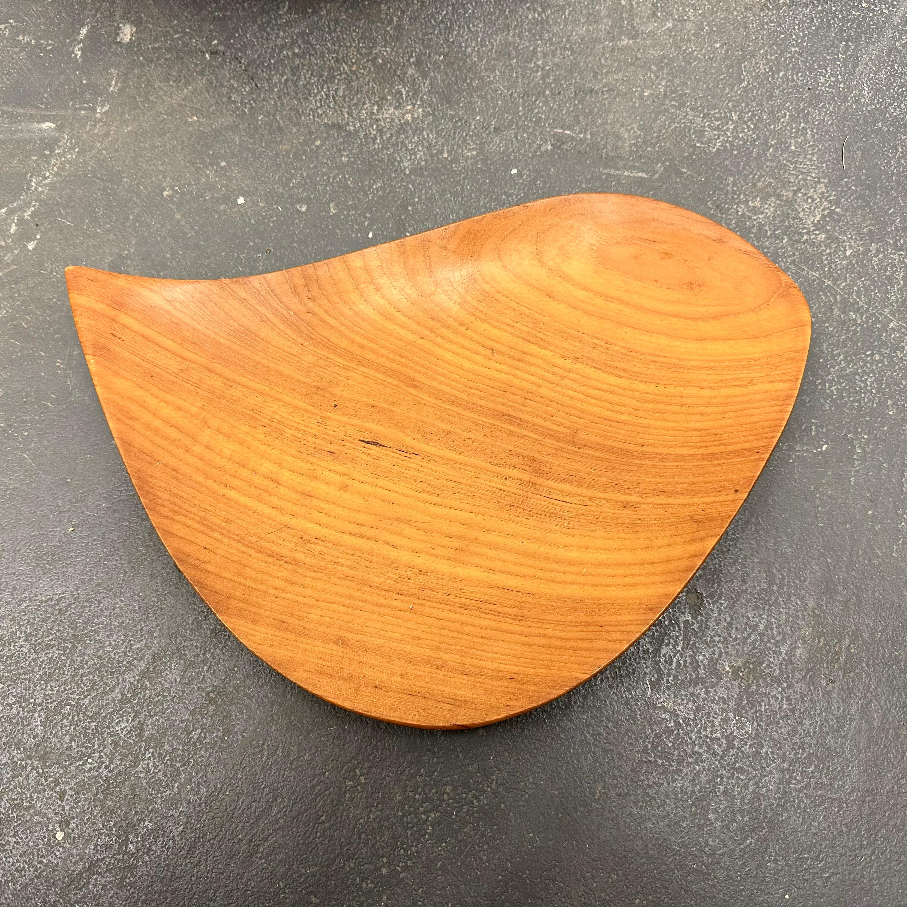 Four bowls available, one with a set of serving tongs, along with a small tray. The largest bowl is a rare example in solid Brazilian rosewood, and measures over 25